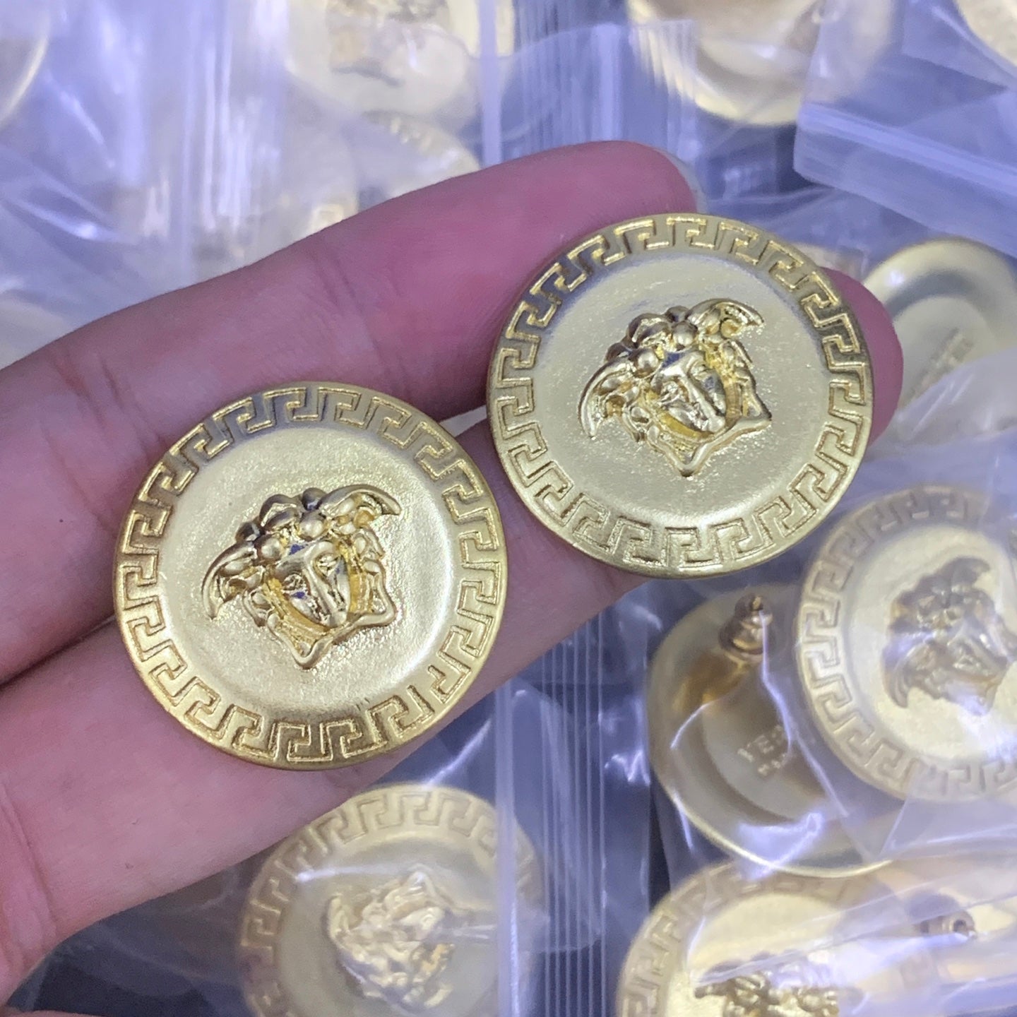 LuxluxHouse Low Price And High Quality Accessories Versace