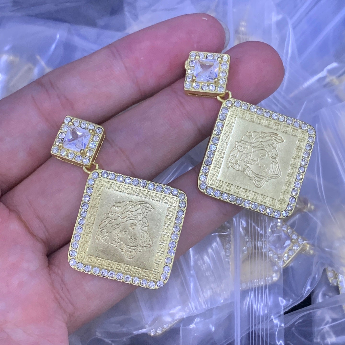 LuxluxHouse Low Price And High Quality Accessories Versace