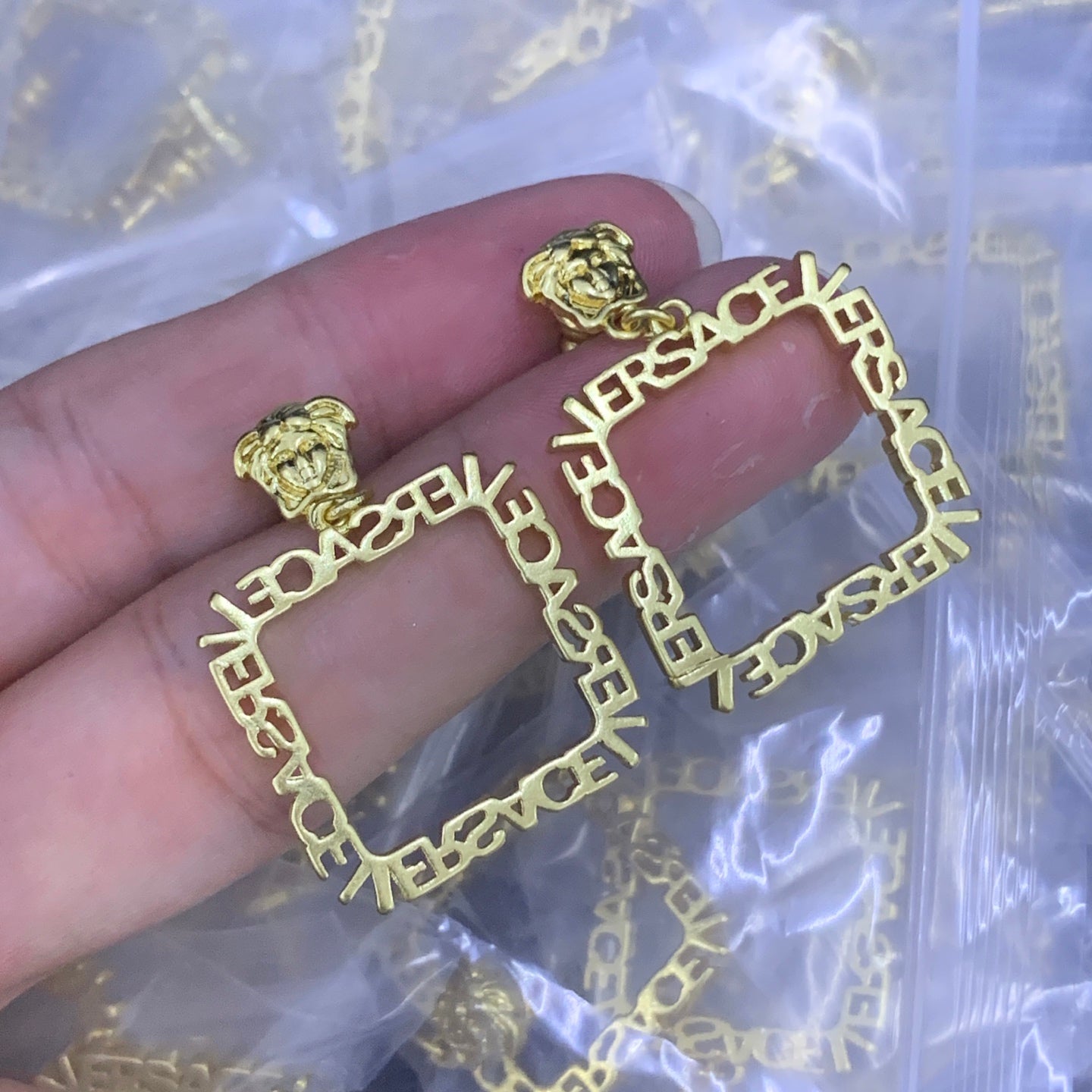 LuxluxHouse Low Price And High Quality Accessories Versace