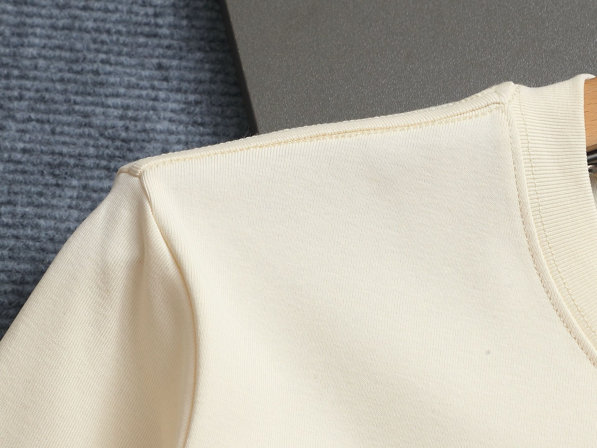 LuxluxHouse Best Quality Clothes T-shirt Prada