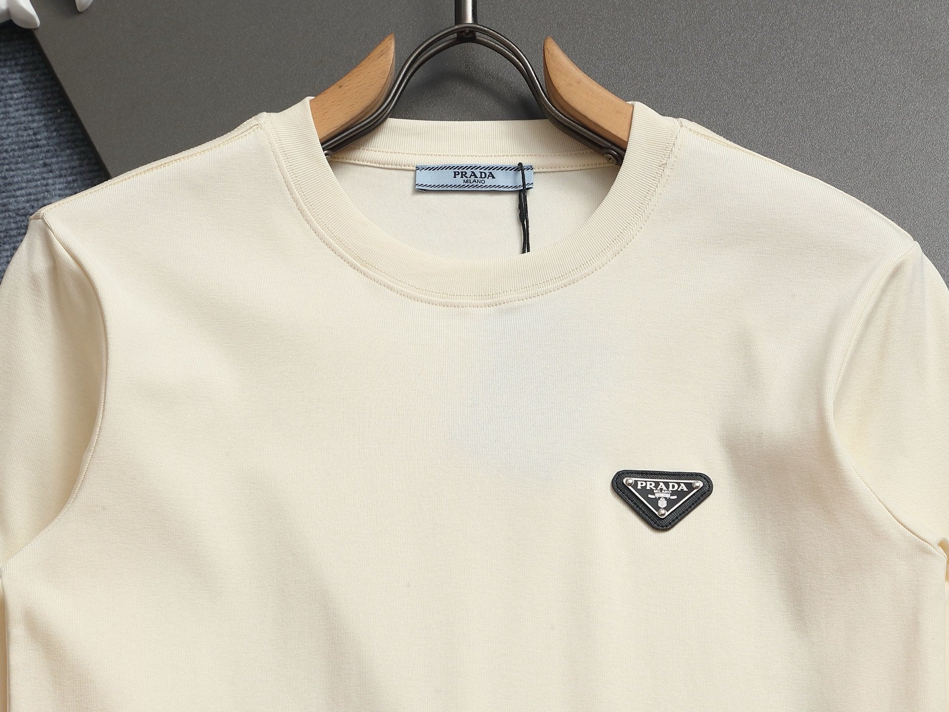 LuxluxHouse Best Quality Clothes T-shirt Prada