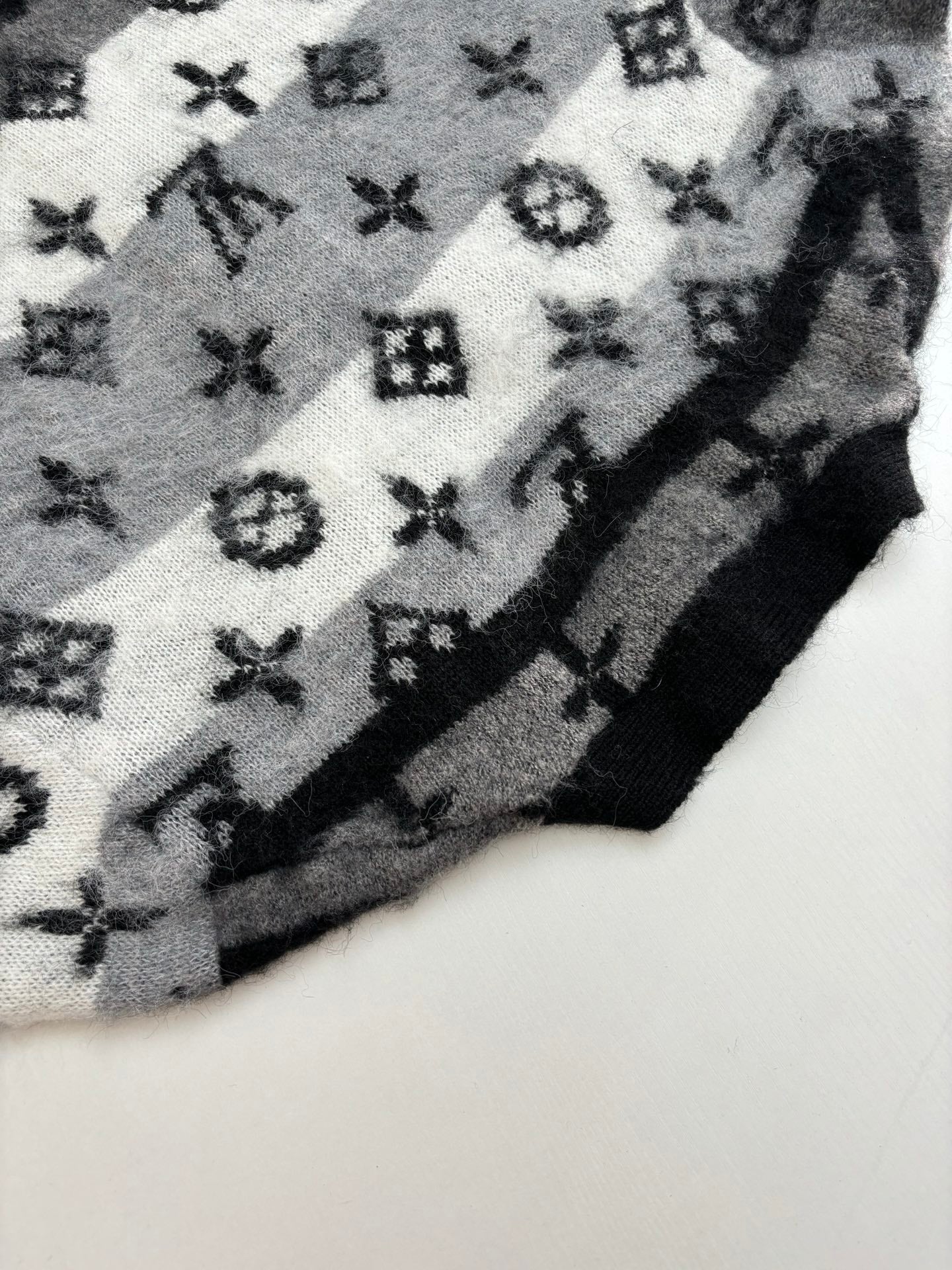 LuxluxHouse Best Quality Clothes Hoodie & Sweater Louis Vuitton
