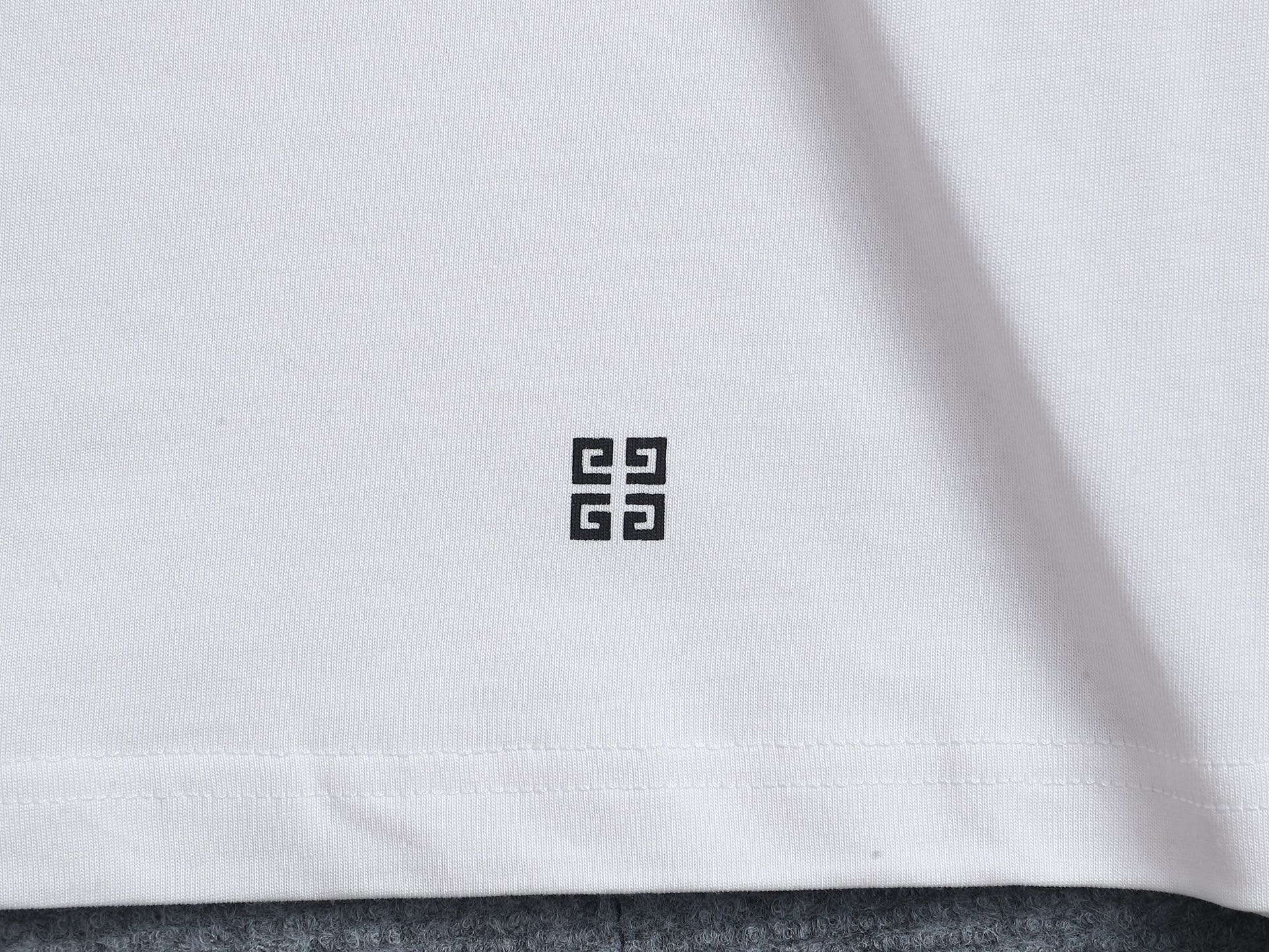LuxluxHouse Best Quality Clothes Givenchy T-shirt