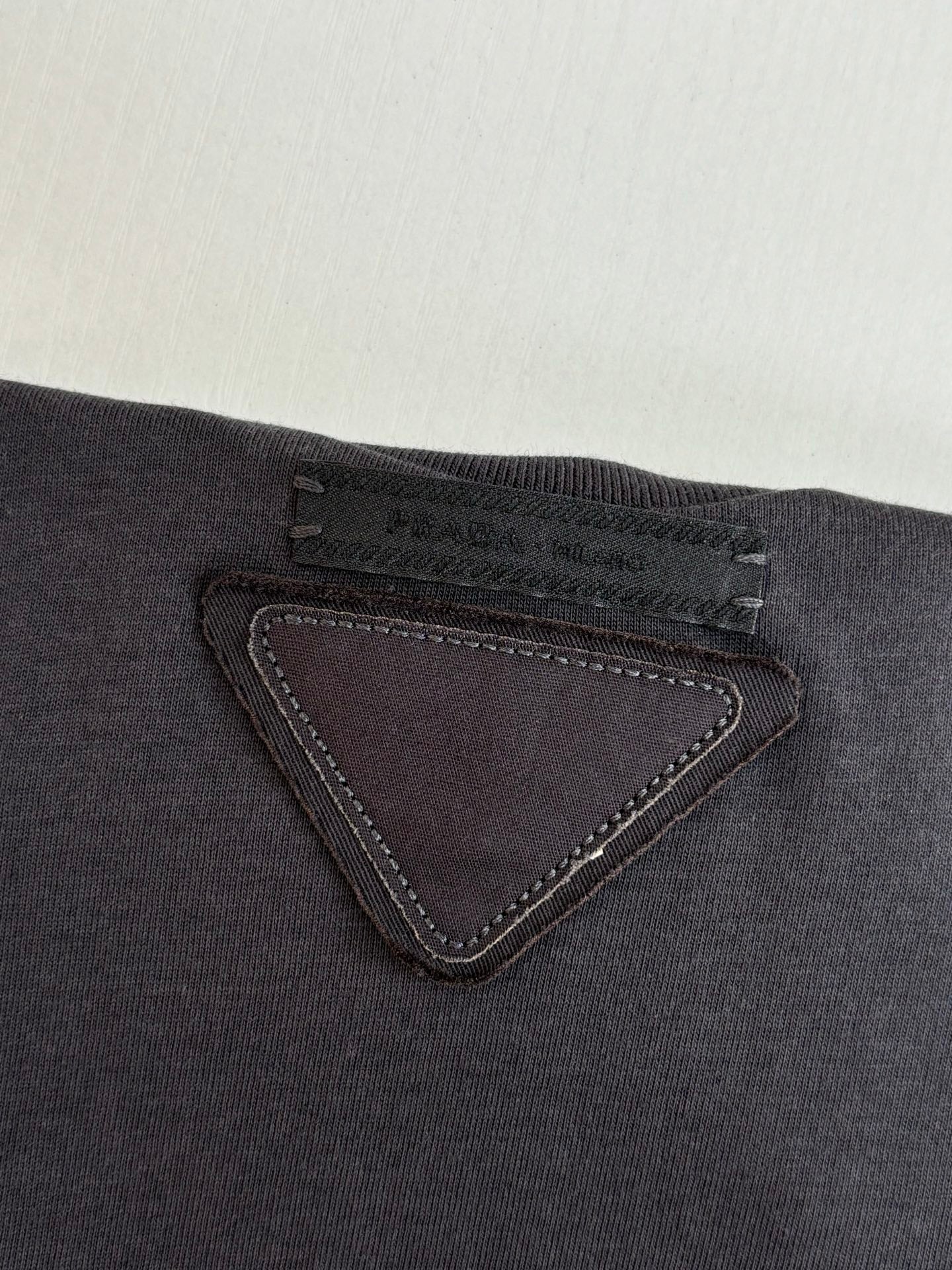 LuxluxHouse Best Quality Clothes T-shirt Prada