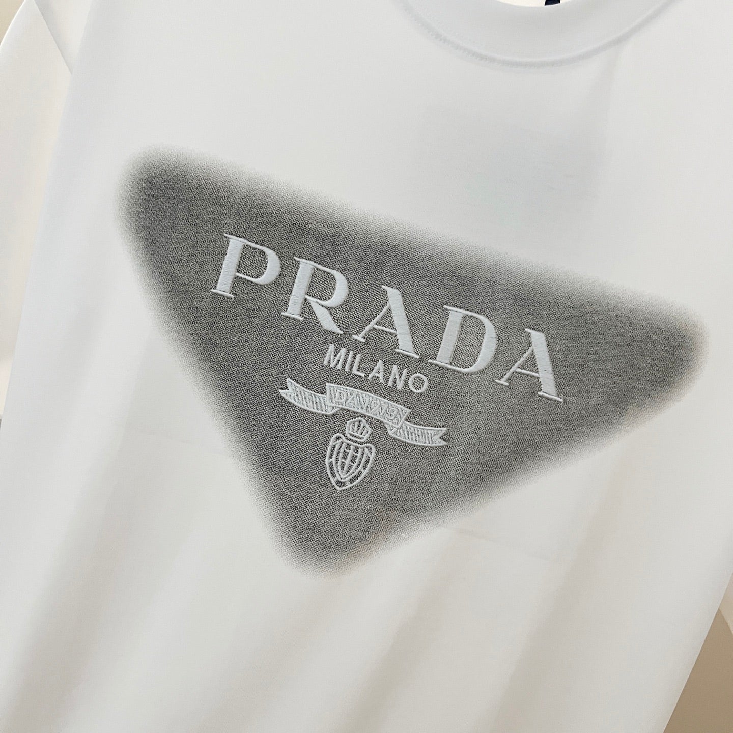 LuxluxHouse Best Quality Clothes T-shirt Prada