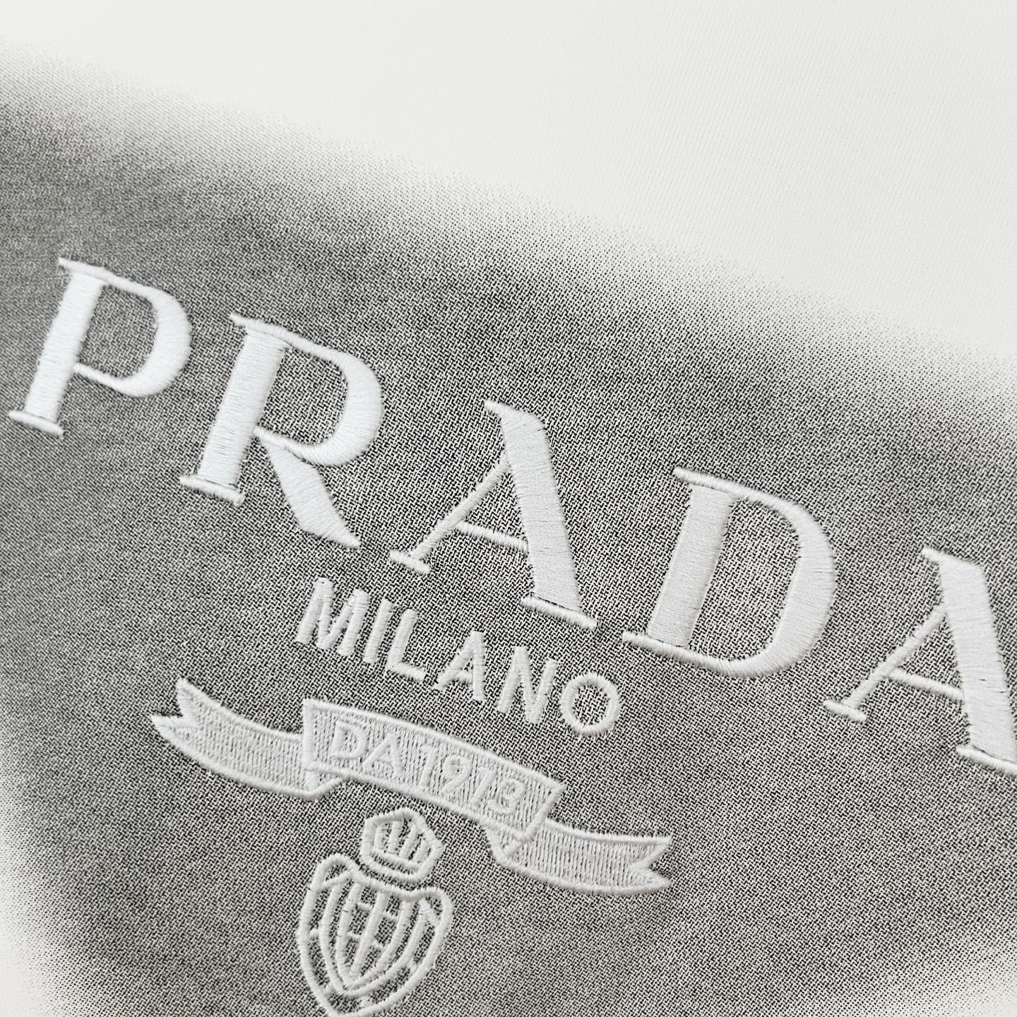 LuxluxHouse Best Quality Clothes T-shirt Prada
