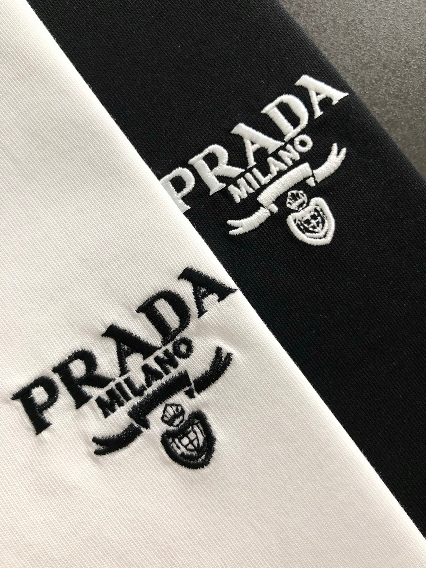 LuxluxHouse Best Quality Clothes T-shirt Prada