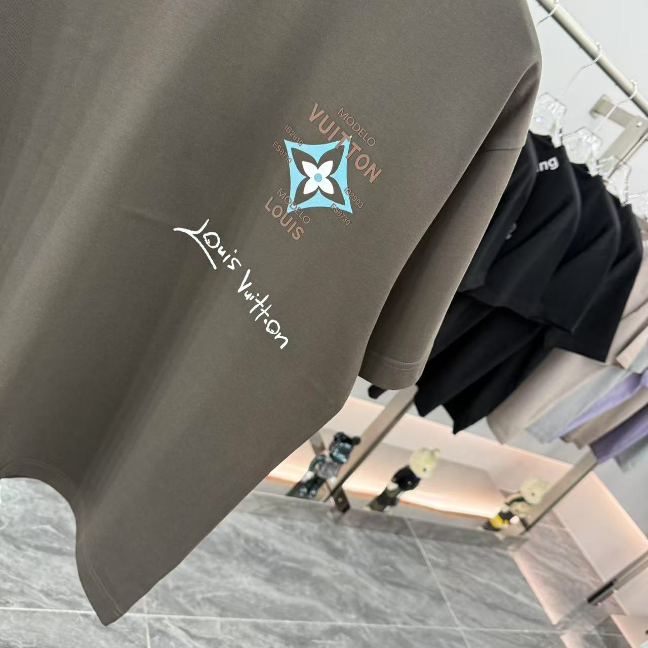 LuxluxHouse Best Quality Clothes T-shirt Louis Vuitton