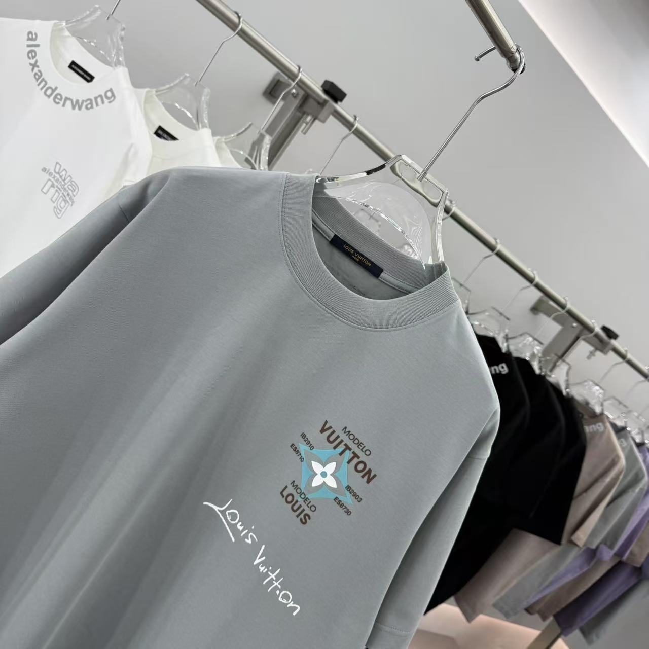 LuxluxHouse Best Quality Clothes T-shirt Louis Vuitton