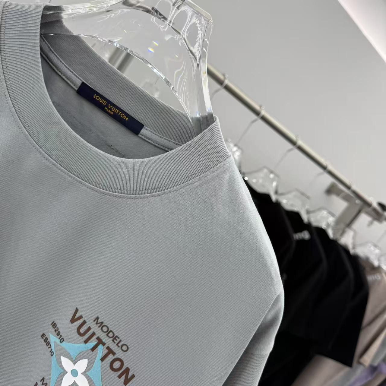 LuxluxHouse Best Quality Clothes T-shirt Louis Vuitton