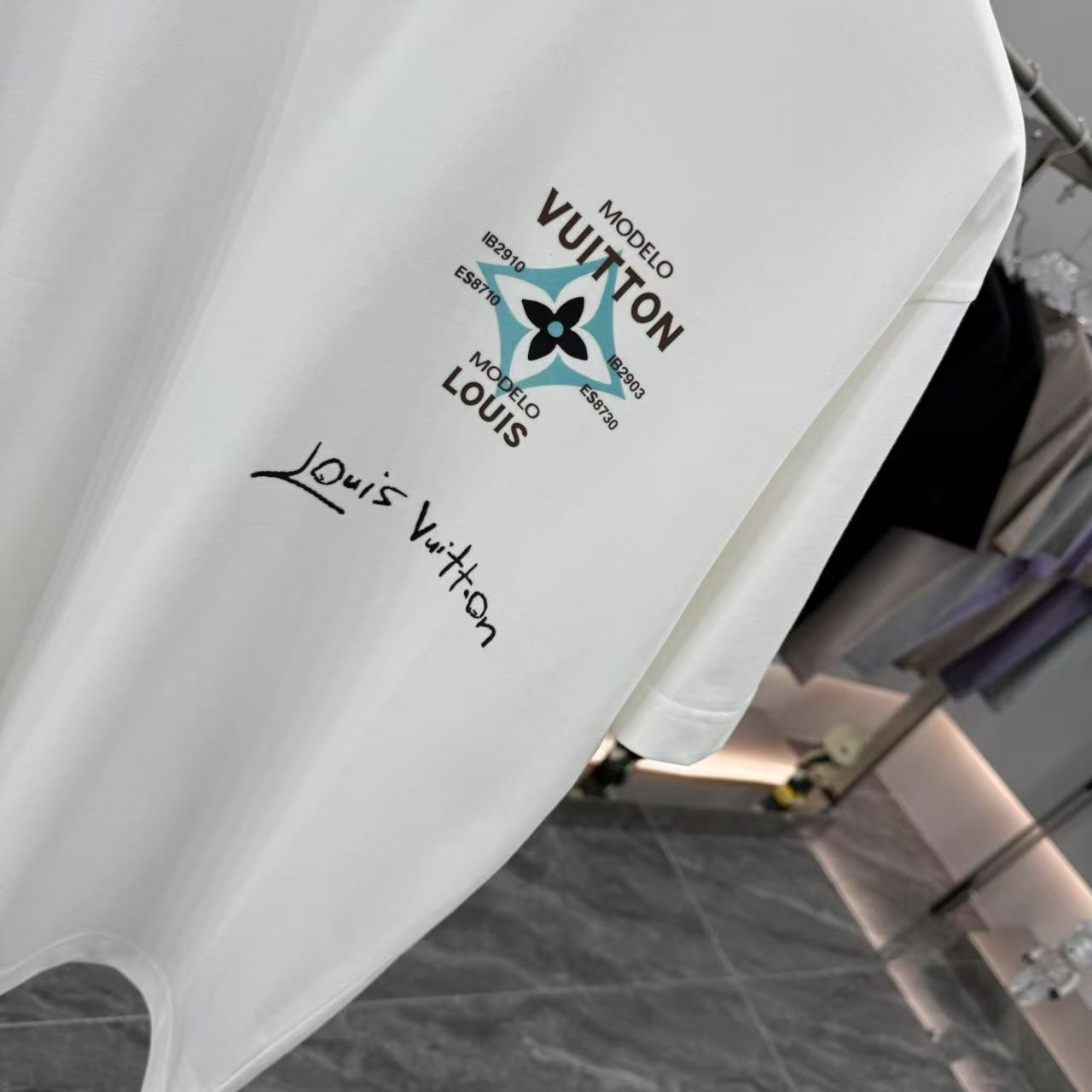 LuxluxHouse Best Quality Clothes T-shirt Louis Vuitton