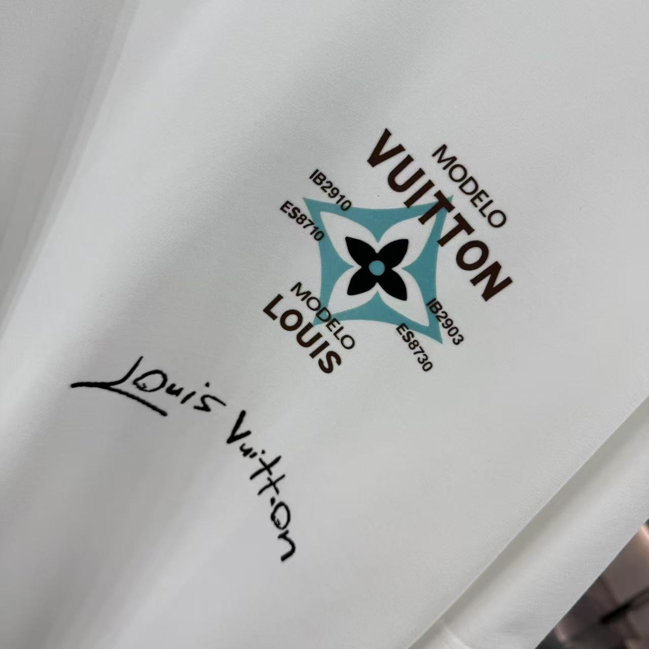 LuxluxHouse Best Quality Clothes T-shirt Louis Vuitton