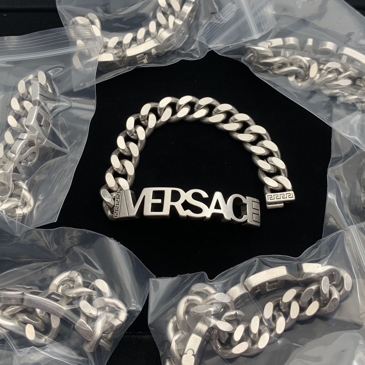 LuxluxHouse Low Price And High Quality Accessories Versace