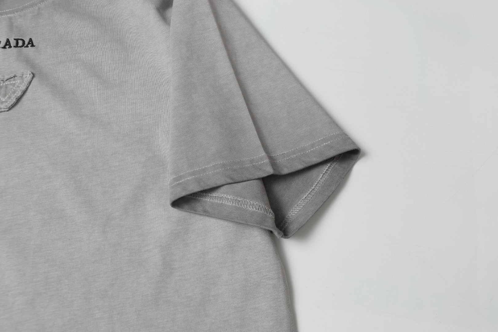 LuxluxHouse Best Quality Clothes T-shirt Prada