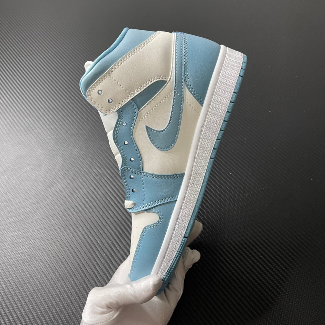 DT Batch-Air Jordan 1 Mid “UNC”