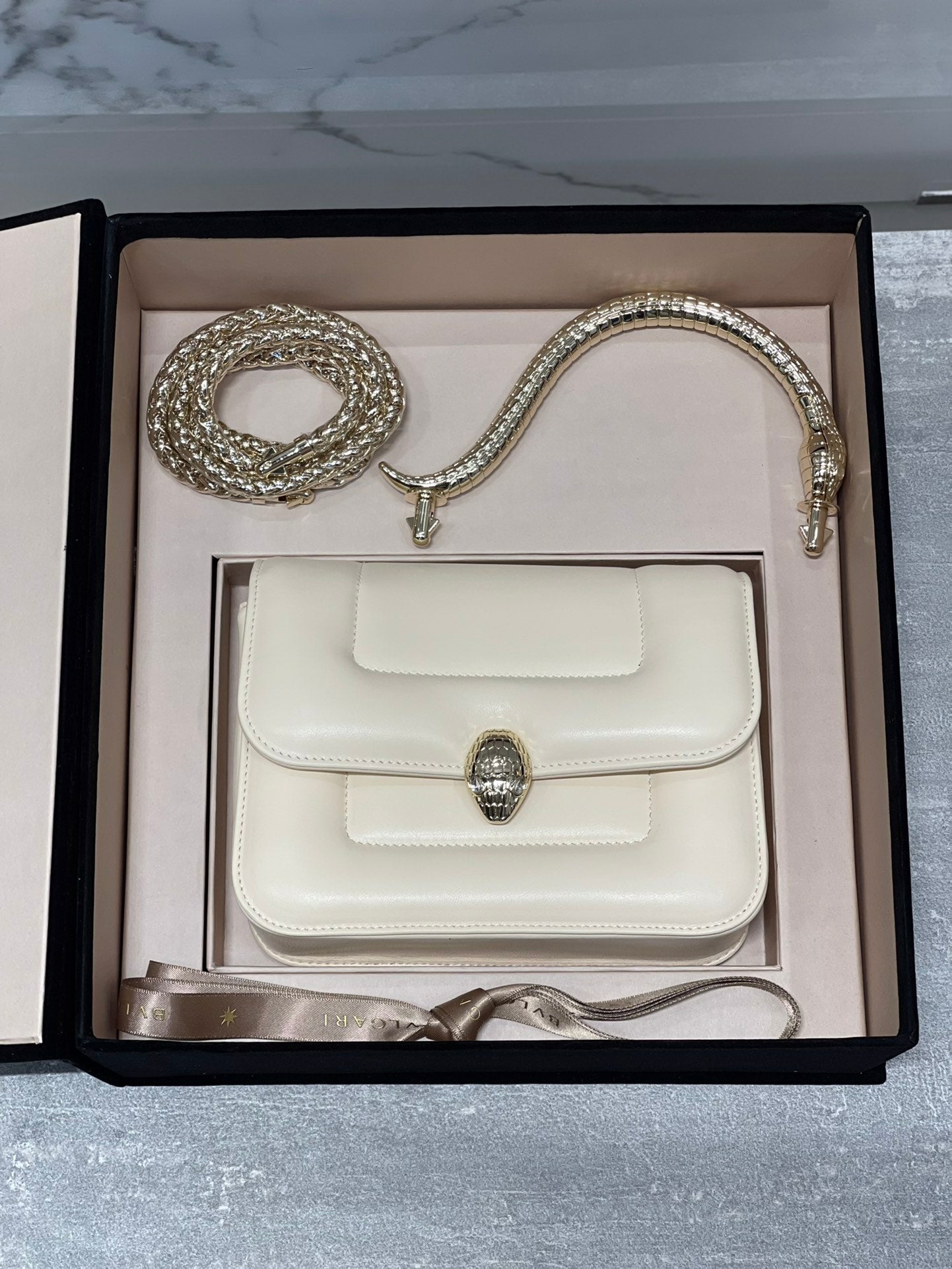 LuxluxHouse Great quality Bvlgari Top Quality Bag 19.2*15*6CM Free shipping