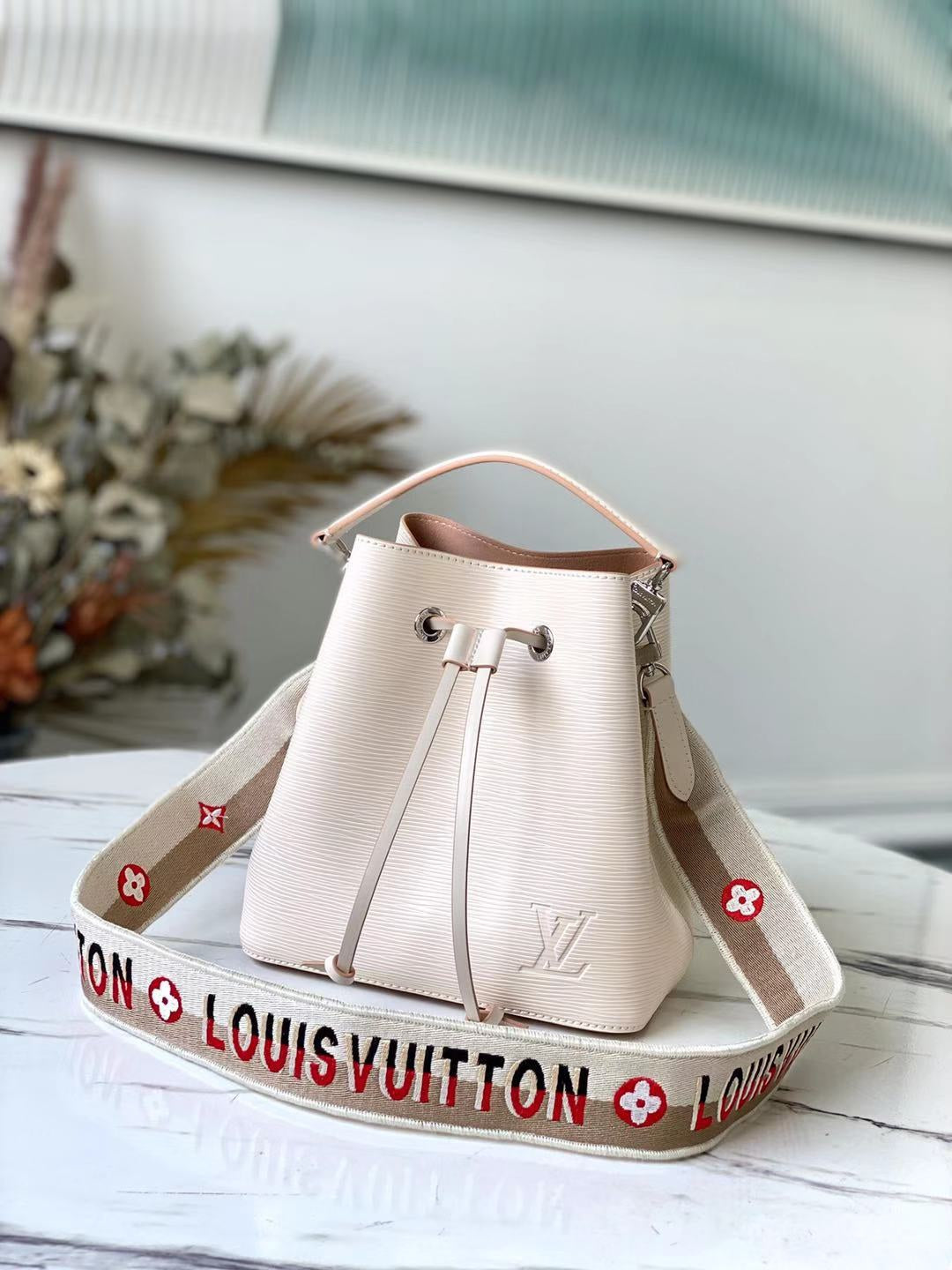 LuxluxHouse Great quality Louis Vuitton Bag Top Quality 20*20*13cm Free shipping