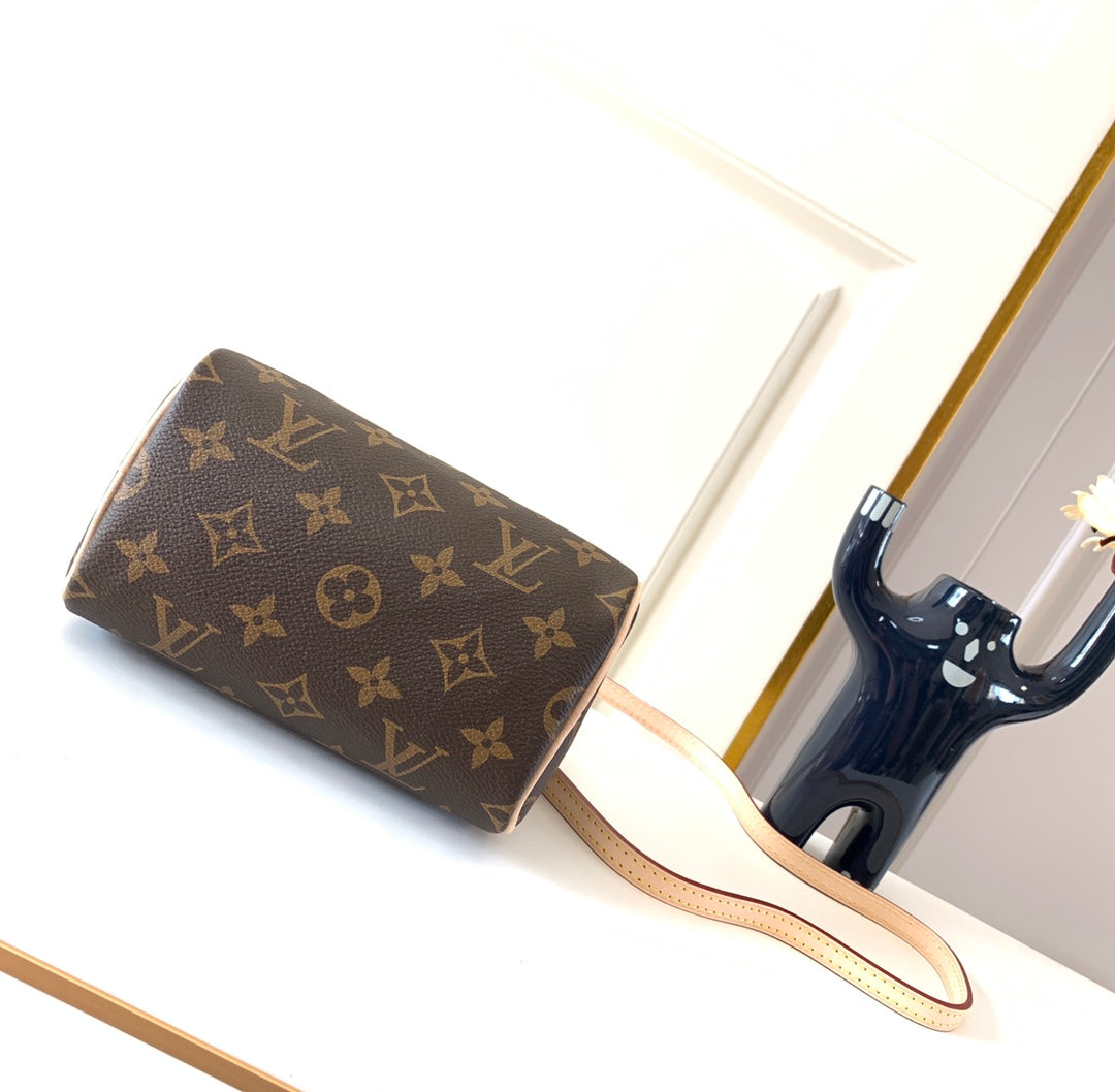 LuxluxHouse Great quality Louis Vuitton Bag Top Quality 16*11*9cm Free shipping