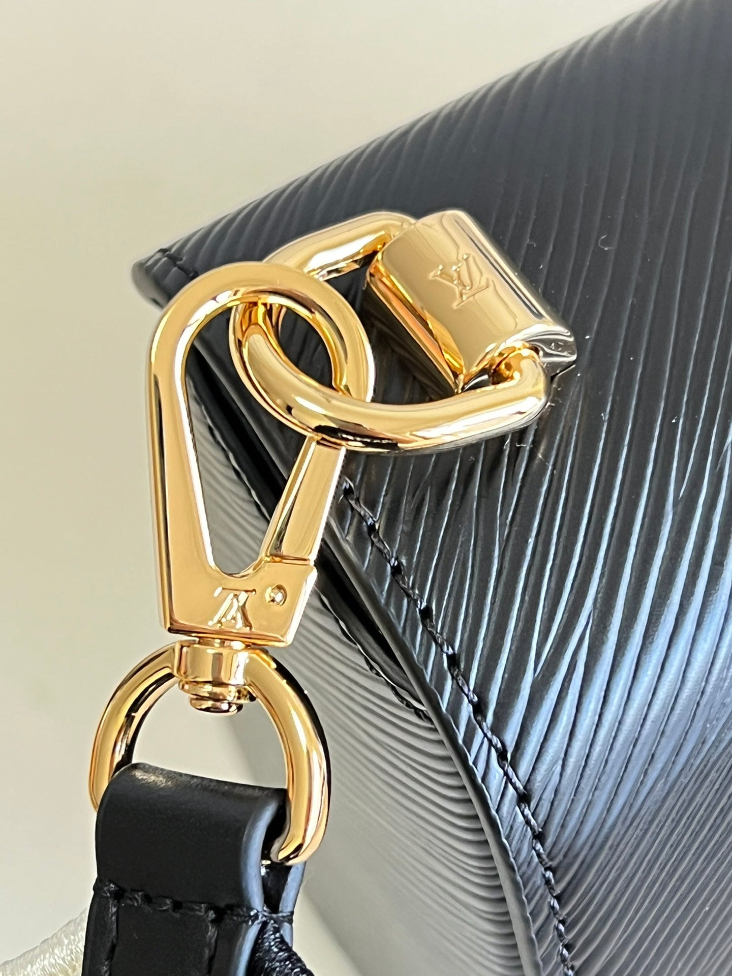 LuxluxHouse Great quality Louis Vuitton Bag Top Quality 23*17*9.5CM Free shipping