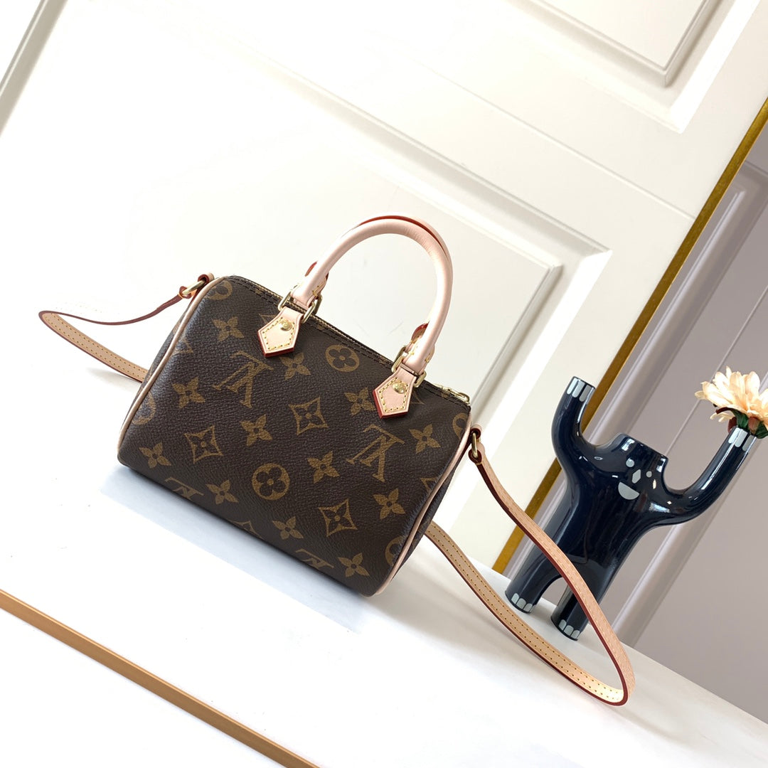 LuxluxHouse Great quality Louis Vuitton Bag Top Quality 16*11*9cm Free shipping