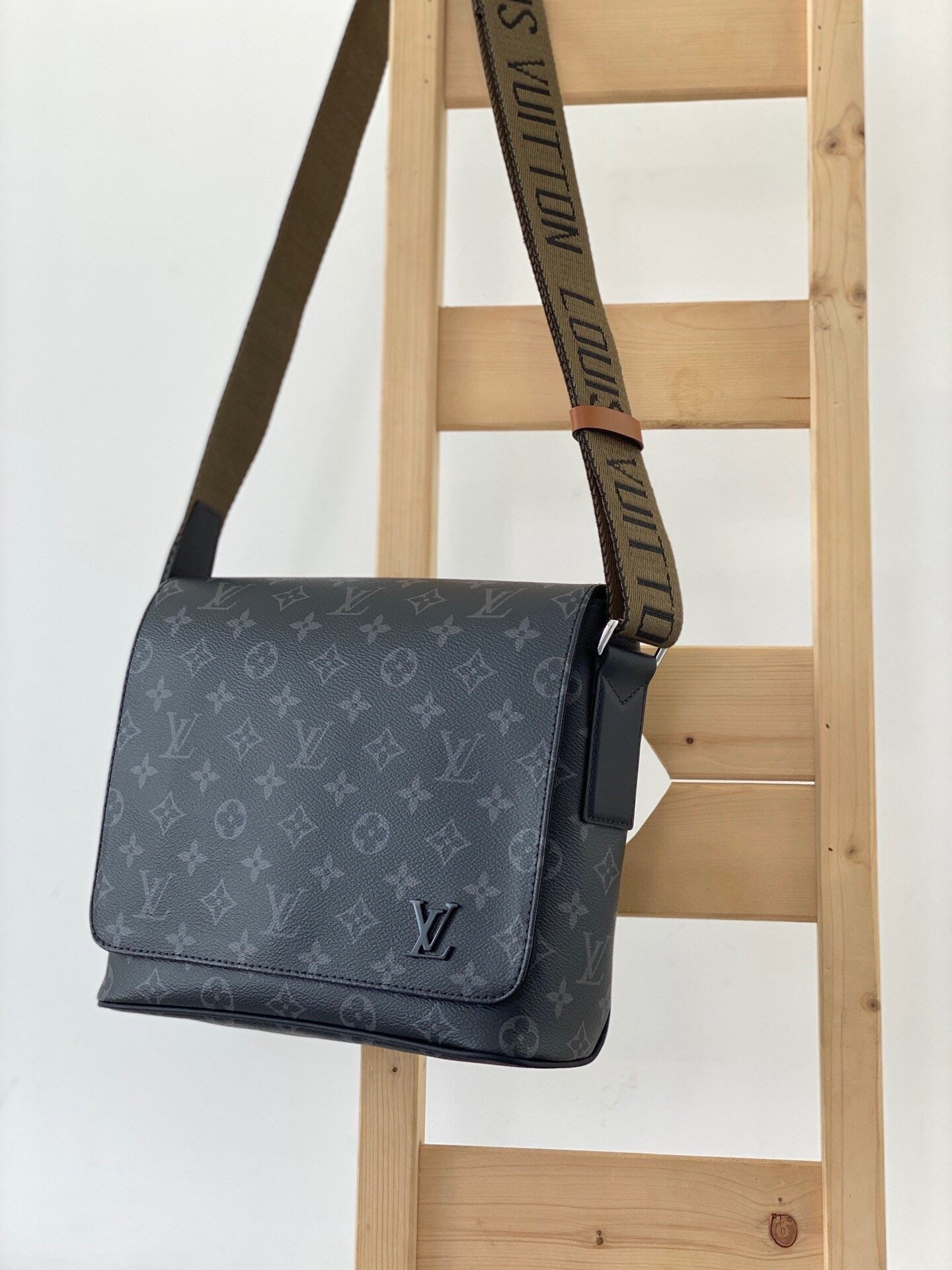 LuxluxHouse Great quality Louis Vuitton Bag Top Quality 25*22*7cm Free shipping