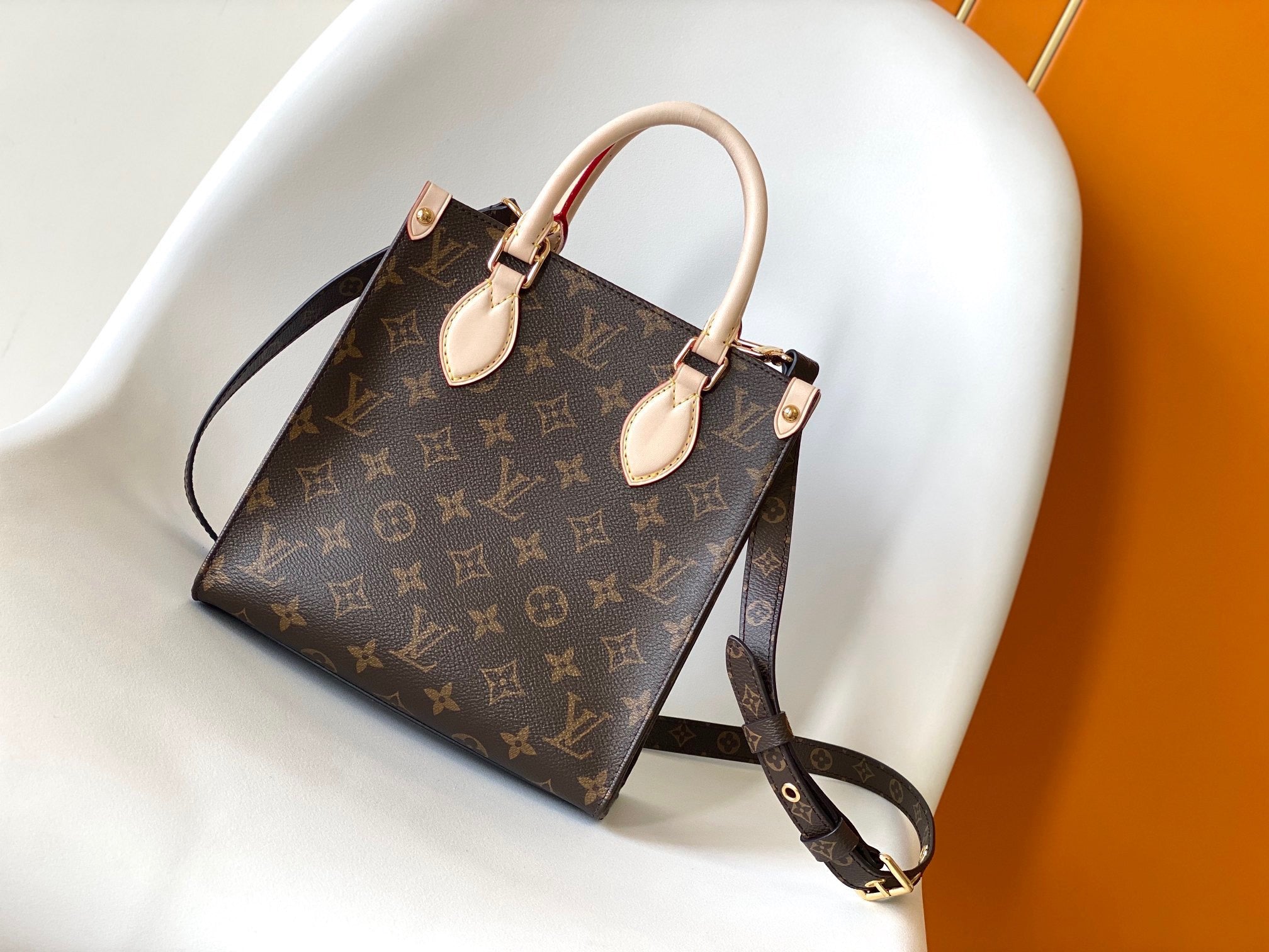 LuxluxHouse Great quality Lady Louis Vuitton handbag Top Quality 21.5*22*9cm Free shipping