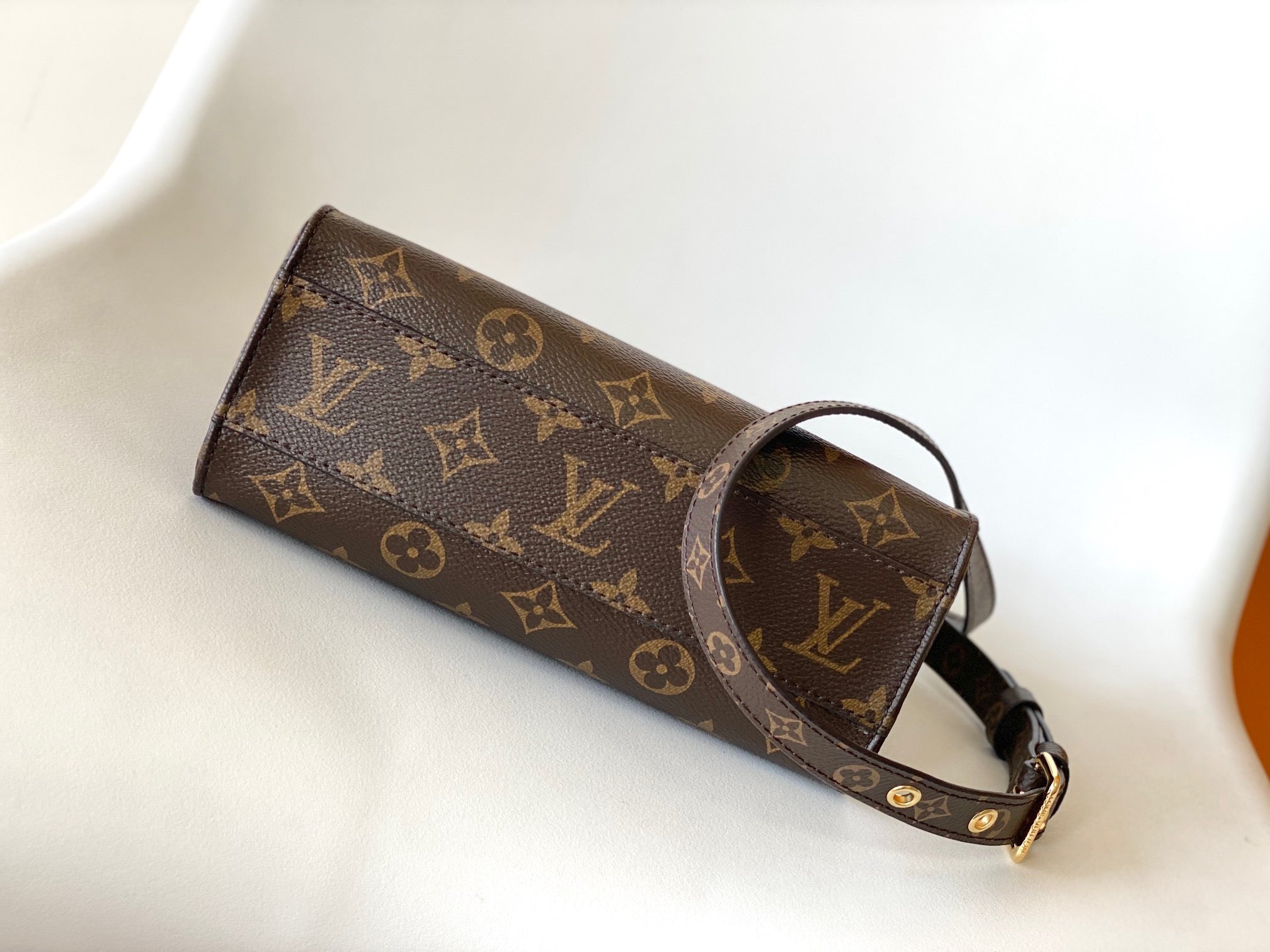 LuxluxHouse Great quality Lady Louis Vuitton handbag Top Quality 21.5*22*9cm Free shipping