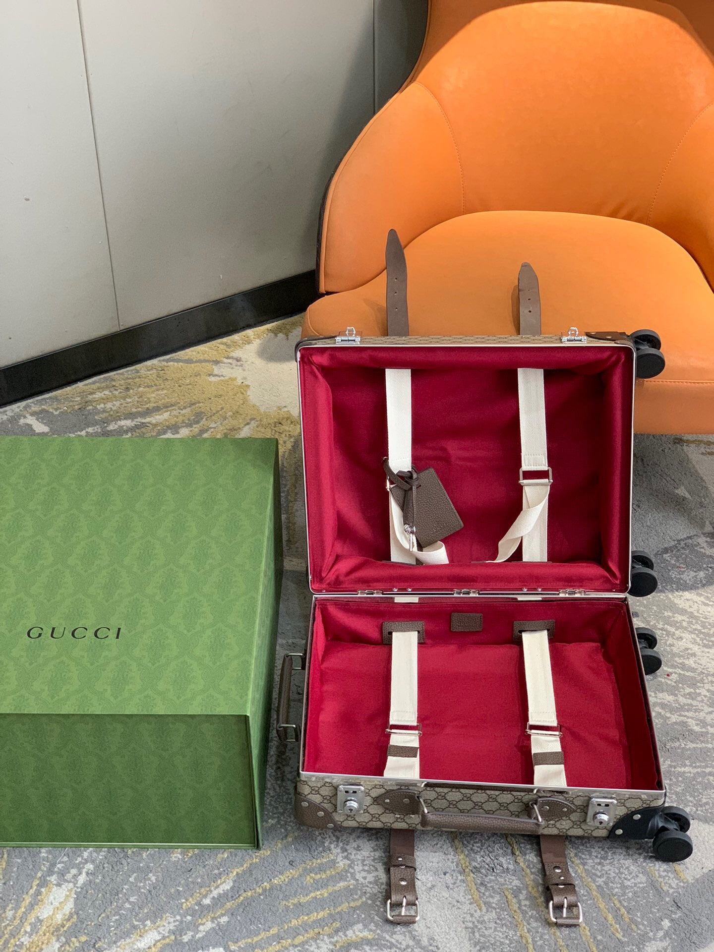 G*UCCI Luggage suitcase （LuxluxHouse）