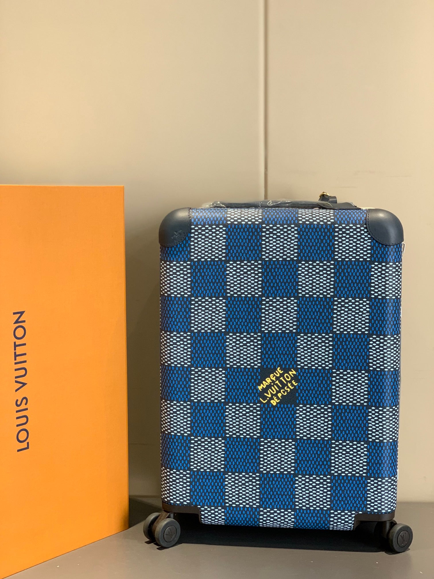 L*ouis V*uitton Luggage (LuxluxHouse)