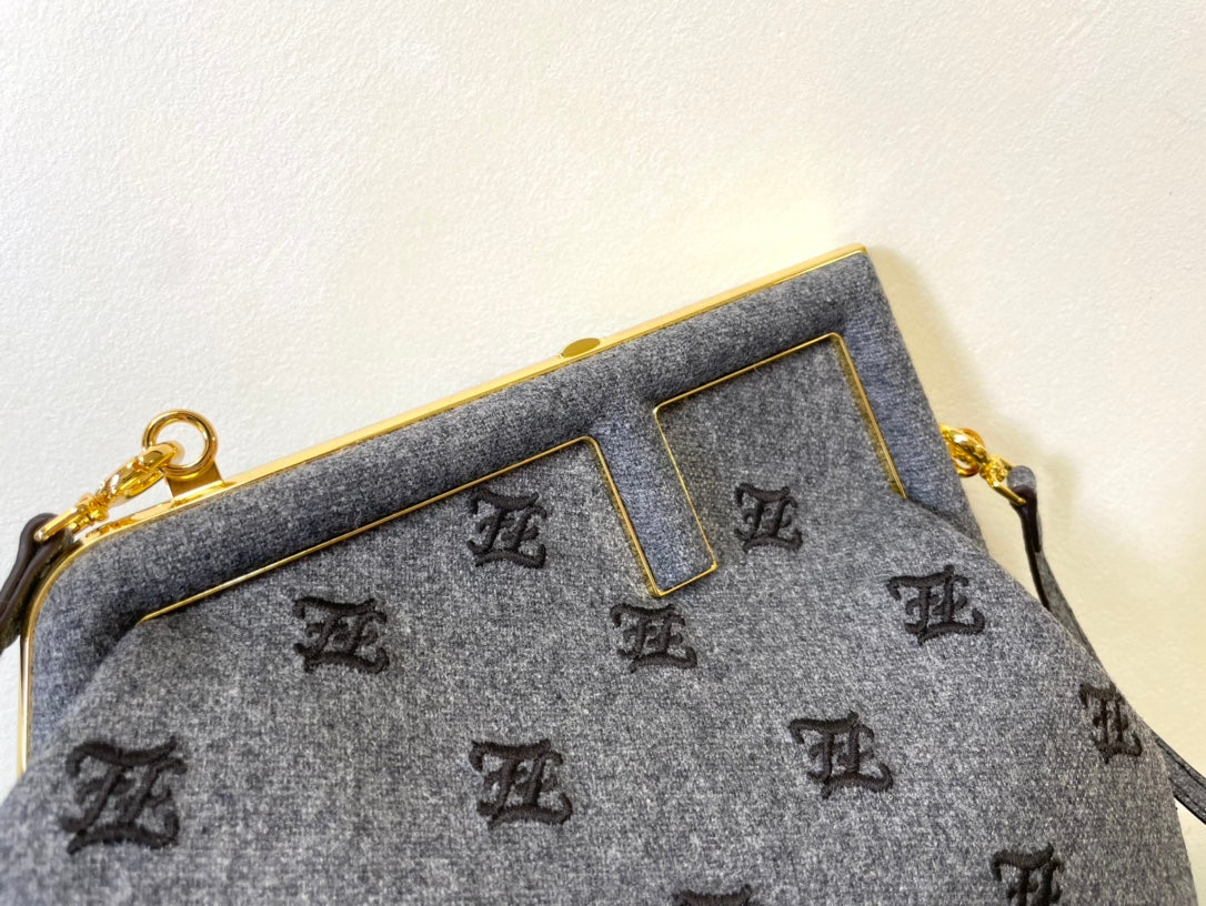 LuxluxHouse Great quality Fendi Top Bag 26*9.5*18CM Free shipping