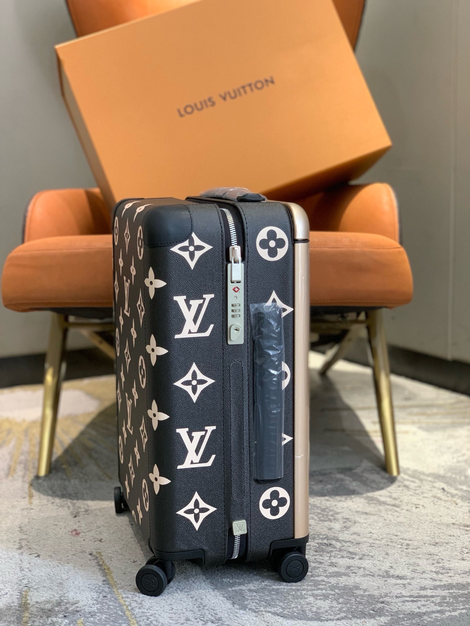 L*ouis V*uitton Luggage (LuxluxHouse)