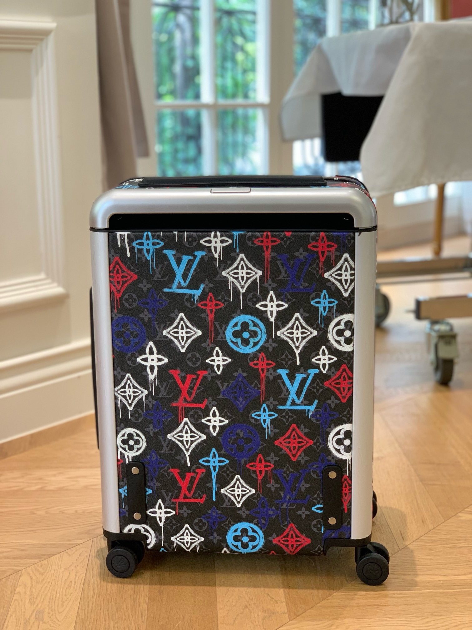 L*ouis V*uitton Luggage (LuxluxHouse)