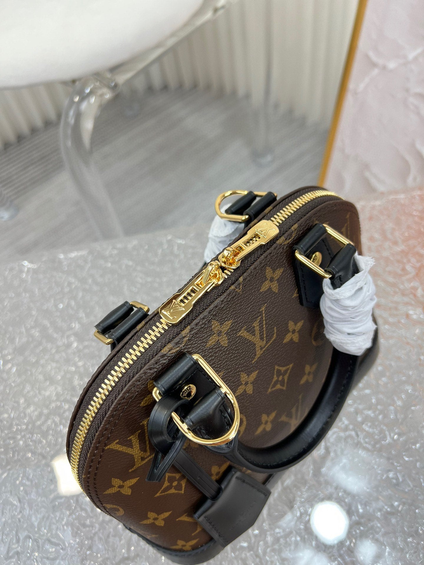 LuxluxHouse Great quality Louis Vuitton Top Bag 23.5*17.5*11.5cm Free shipping