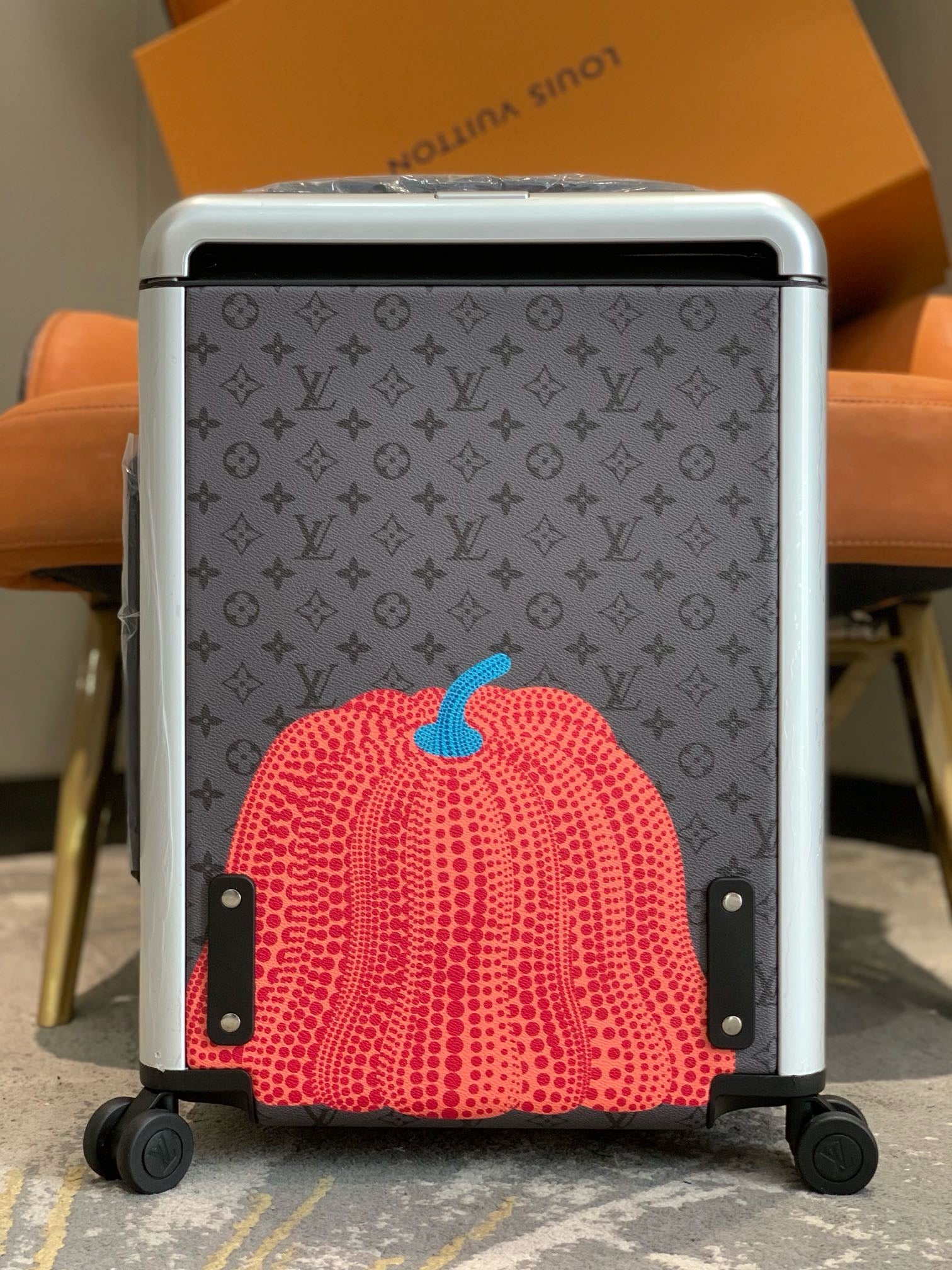 L*ouis V*uitton Luggage (LuxluxHouse)