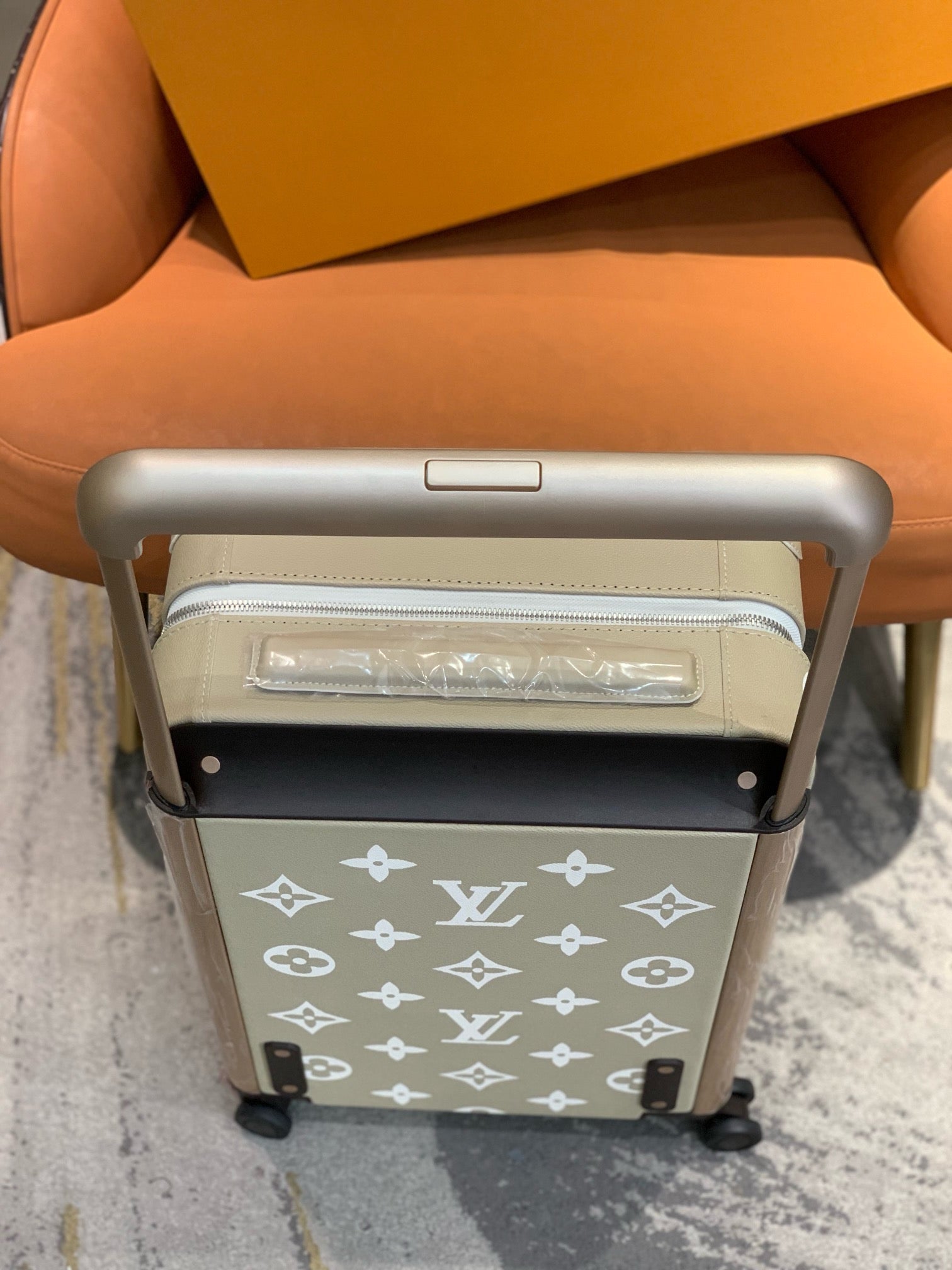 L*ouis V*uitton Luggage (LuxluxHouse)