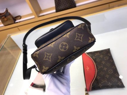 LuxluxHouse Great quality Louis Vuitton Bag Top Quality 15*17*8cm Free shipping