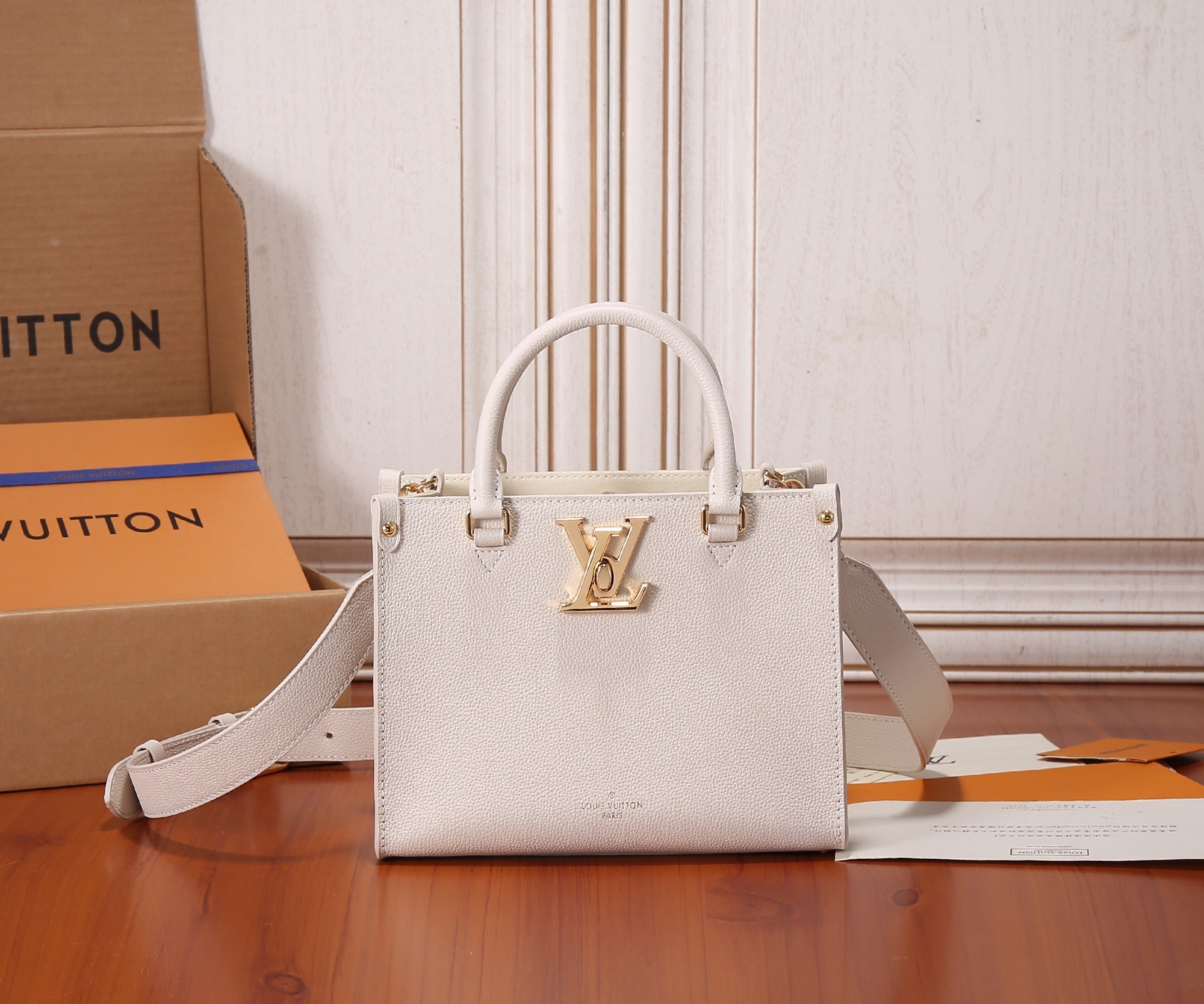 women Louis Vuitton Top Bag M23637 (LuxluxHouse)