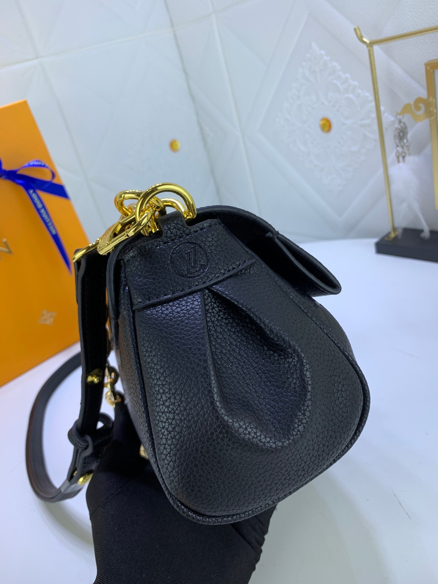 LuxluxHouse Great quality Louis Vuitton Bag Top Quality 24*14*9cm Free shipping