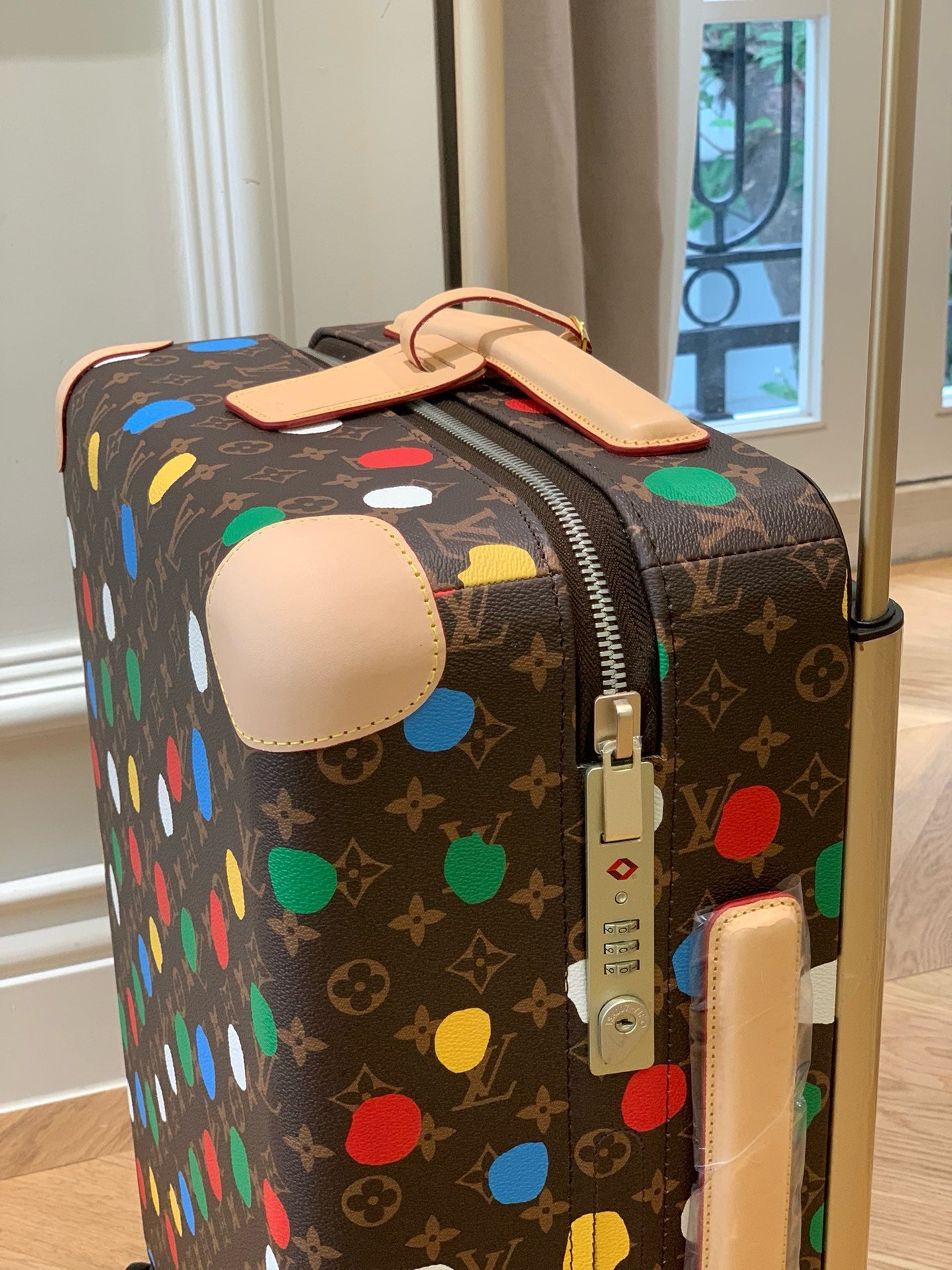 L*ouis V*uitton Luggage (LuxluxHouse)