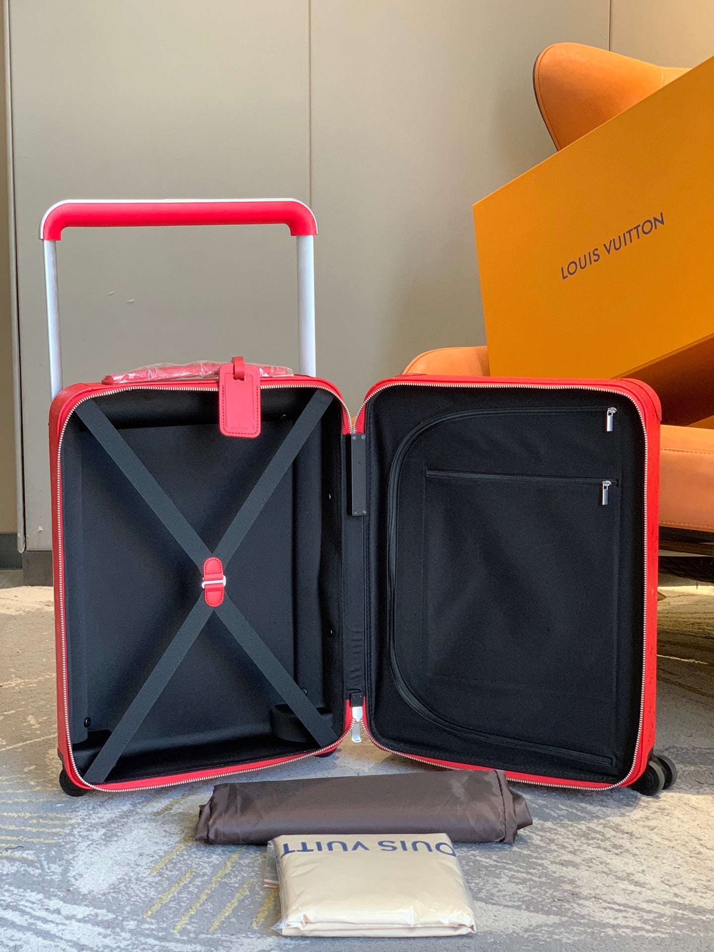 L*ouis V*uitton Luggage (LuxluxHouse)