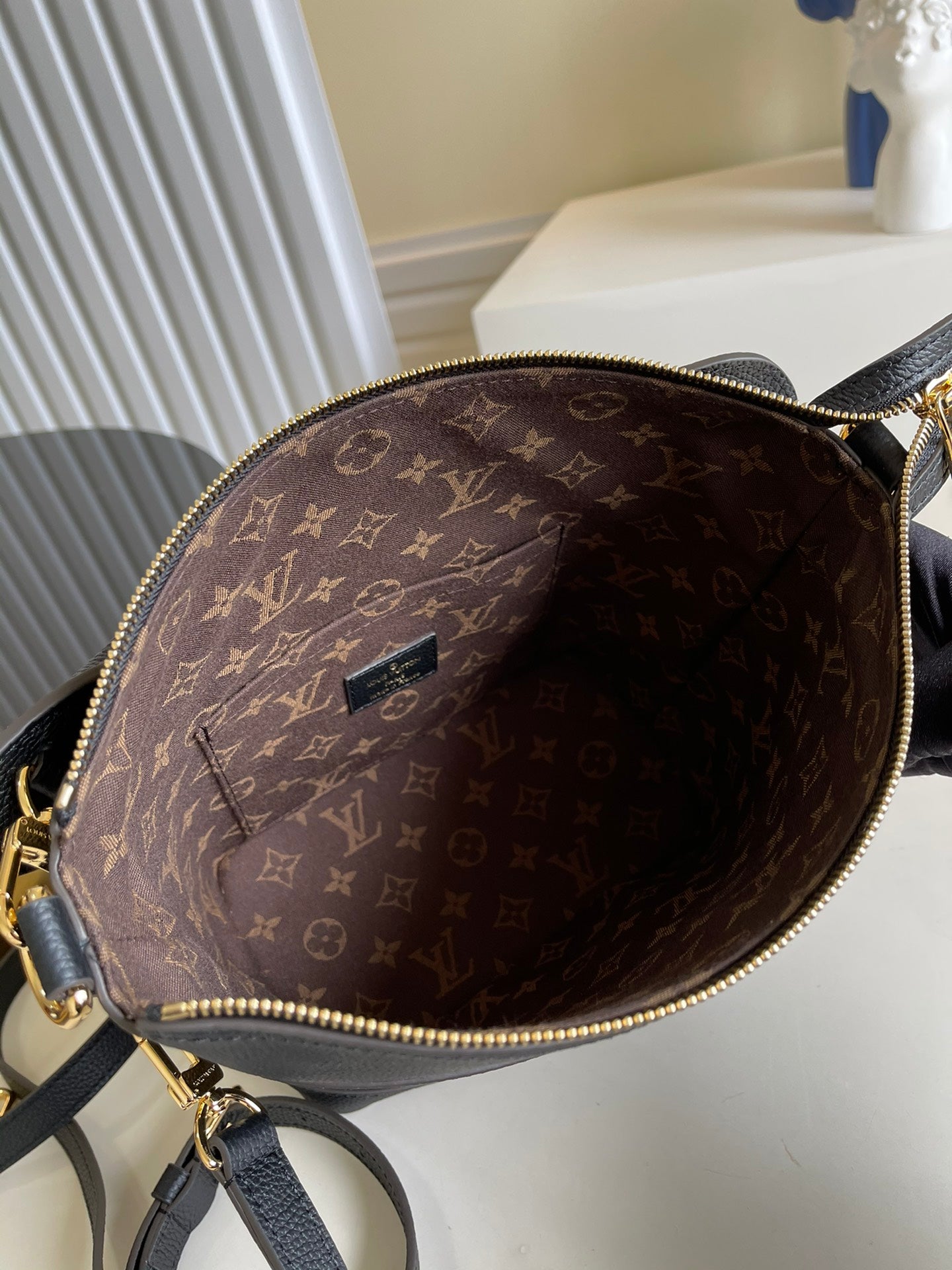 LuxluxHouse Great quality Louis Vuitton Bag Top Quality 22*22.5*13cm Free shipping