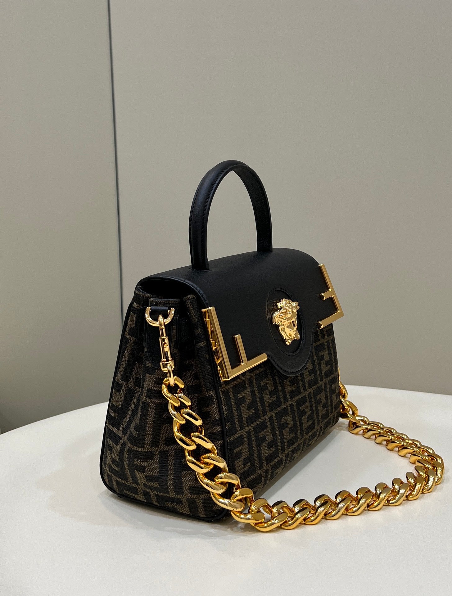 Free shipping LuxluxHouse Fendi Bag Top Quality 25*15*22CM Free shipping