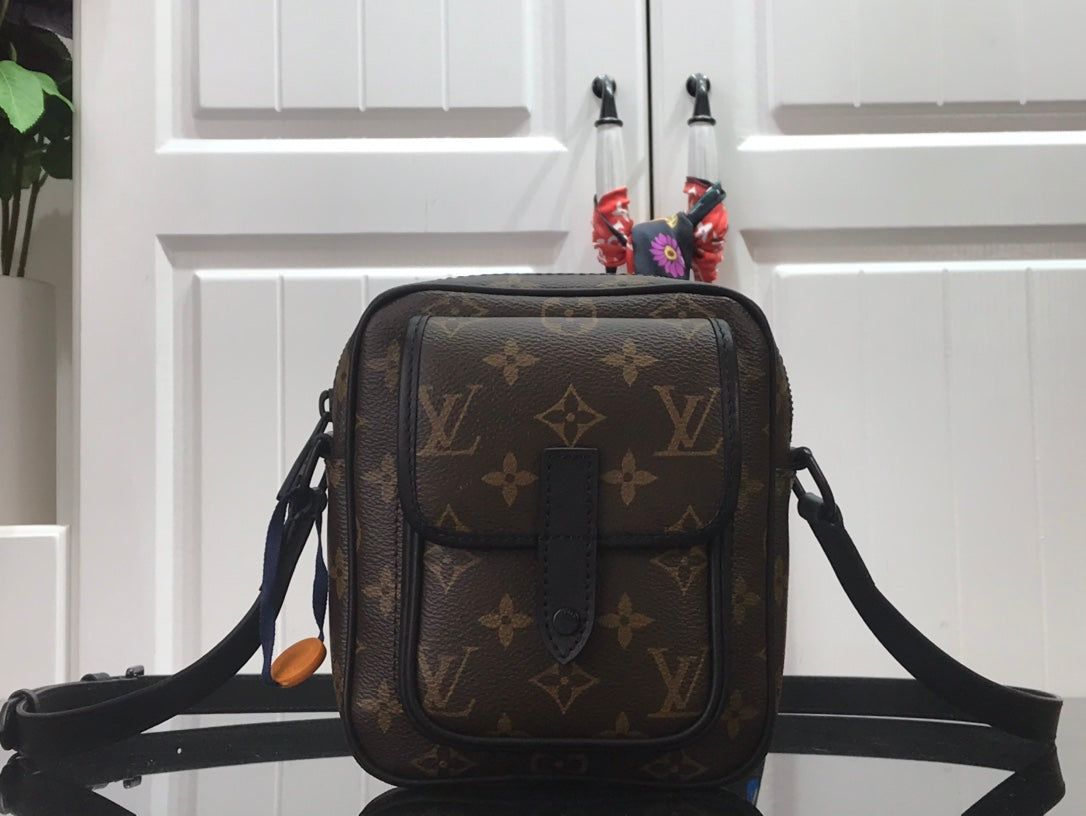 LuxluxHouse Great quality Louis Vuitton Bag Top Quality 15*17*8CM Free shipping