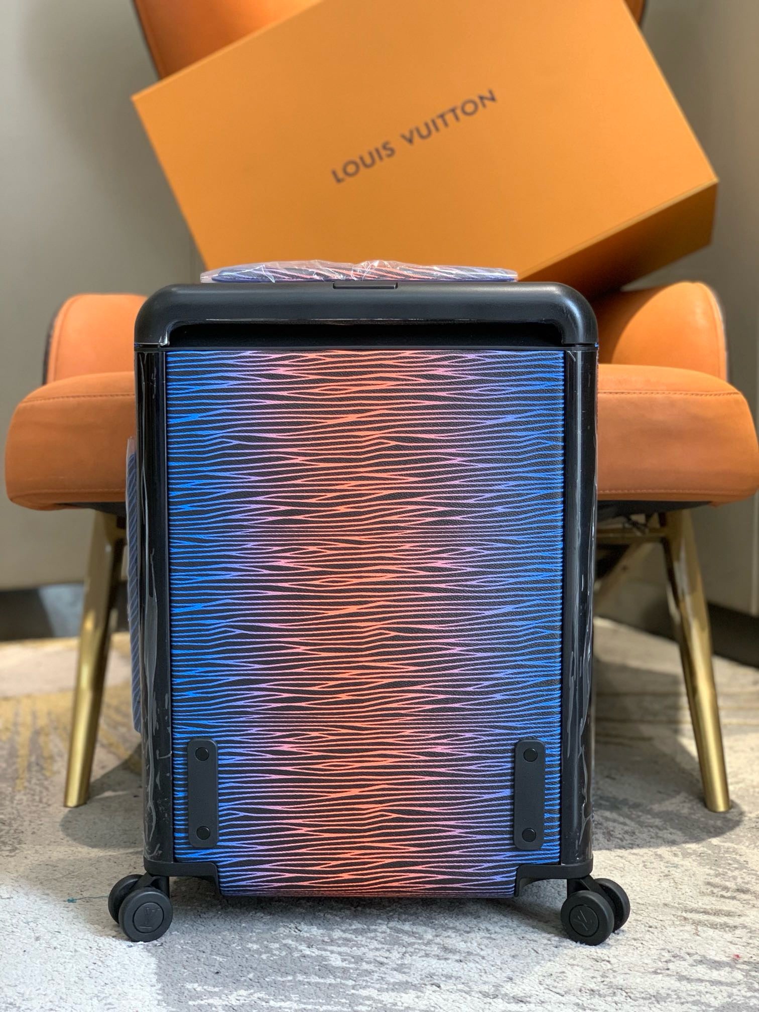 L*ouis V*uitton Luggage (LuxluxHouse)