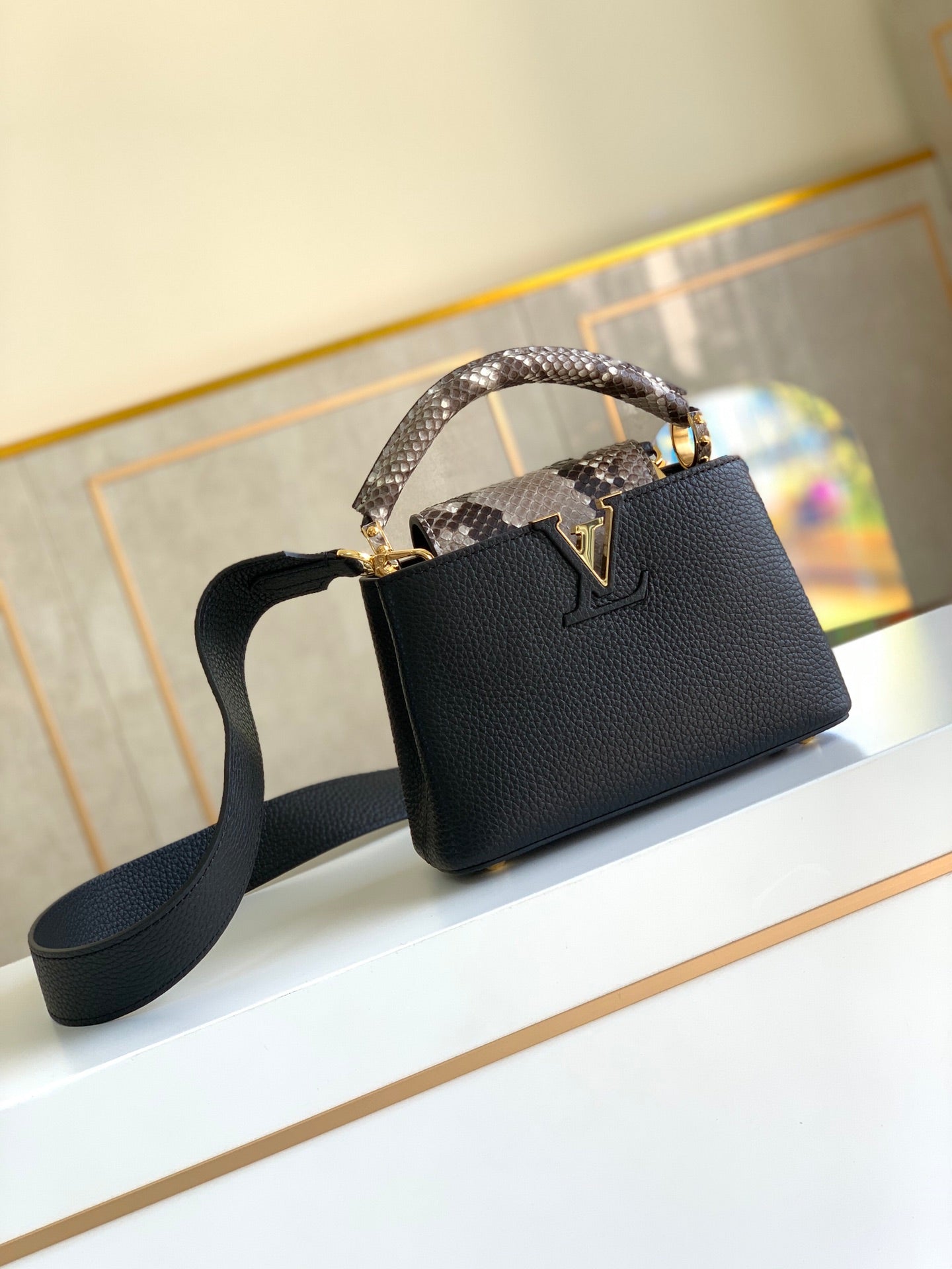 LuxluxHouse Great quality Louis Vuitton Top Bag 21x14x8cm Free shipping