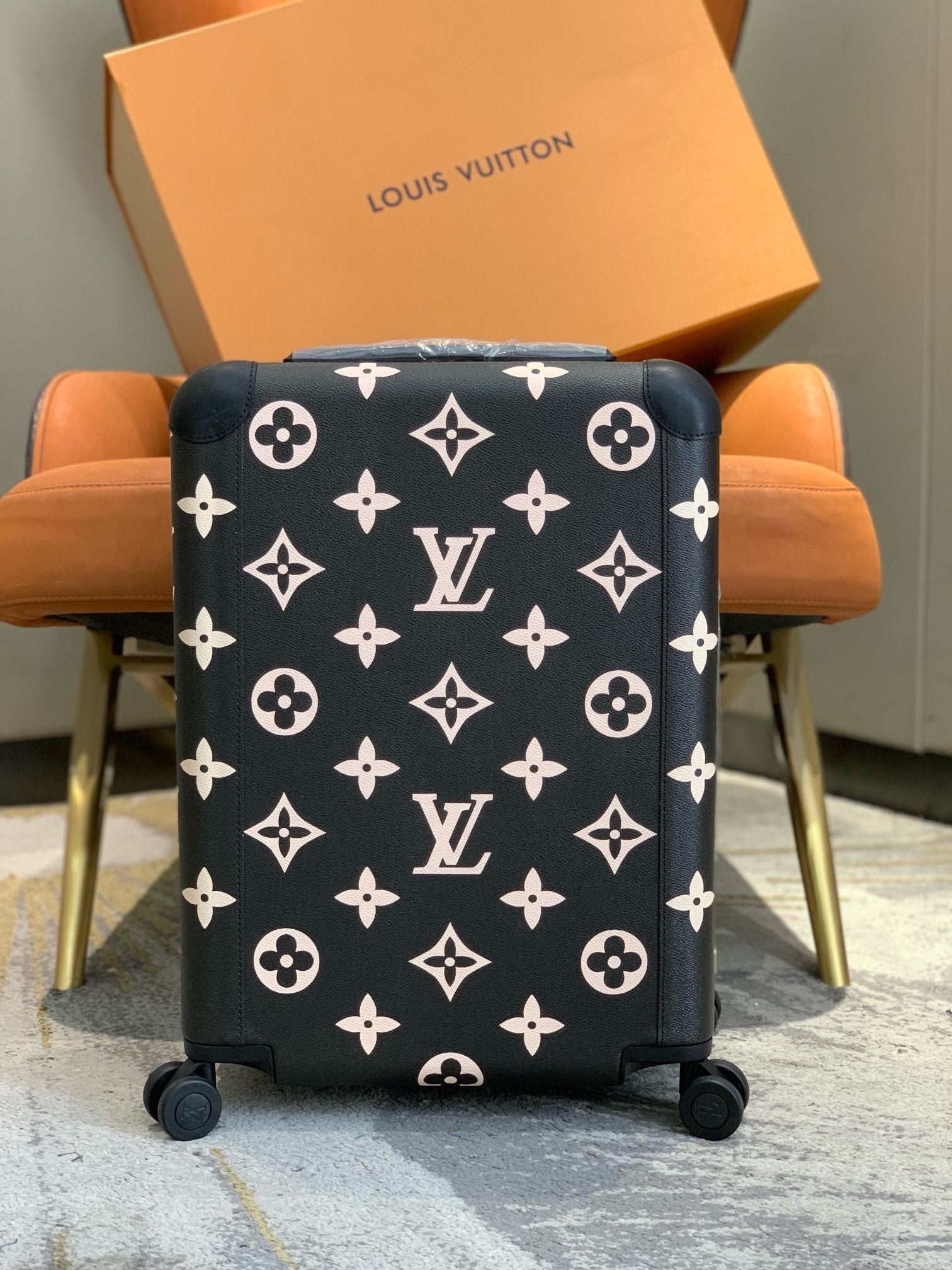 L*ouis V*uitton Luggage (LuxluxHouse)