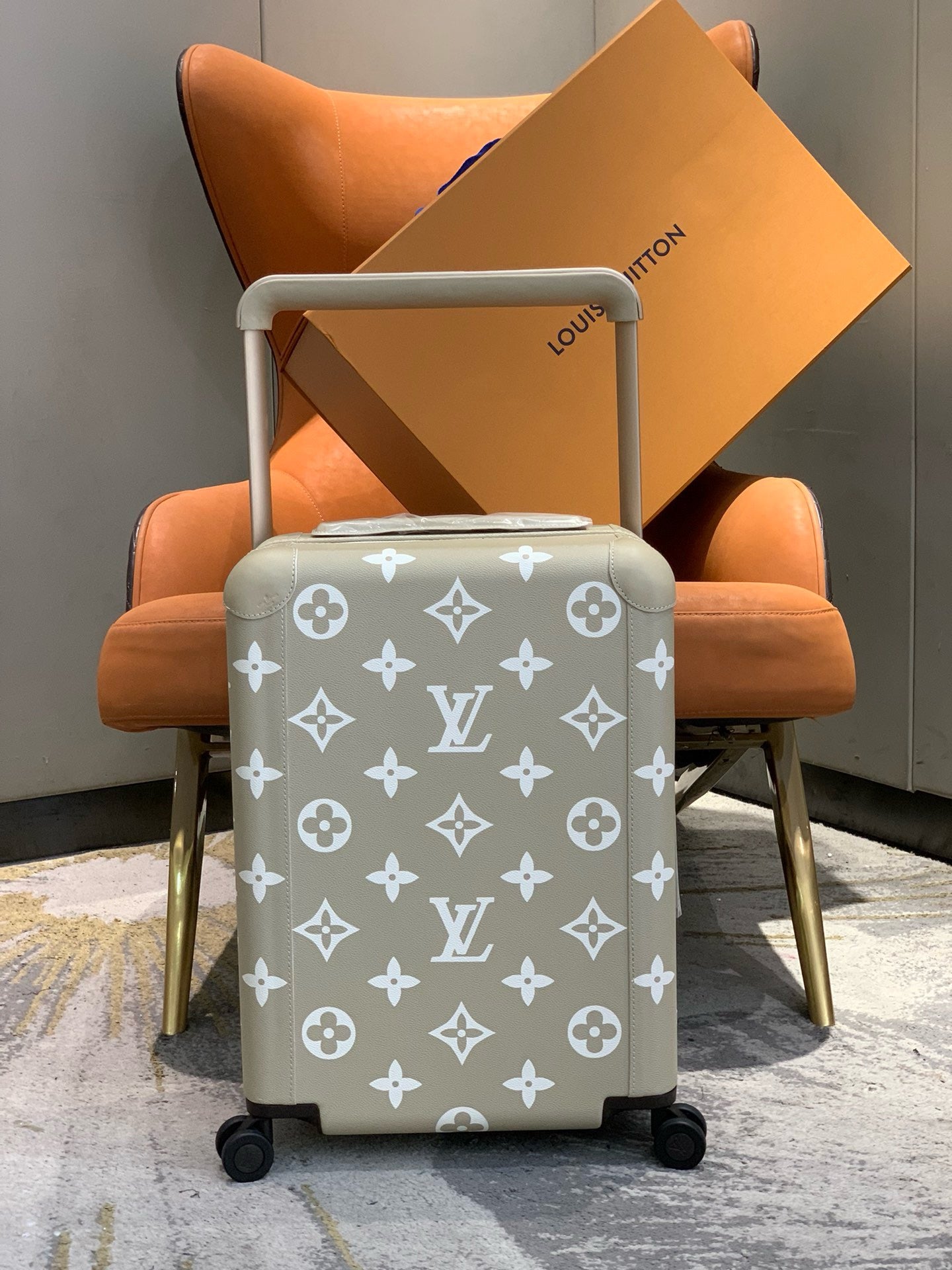 L*ouis V*uitton Luggage (LuxluxHouse)