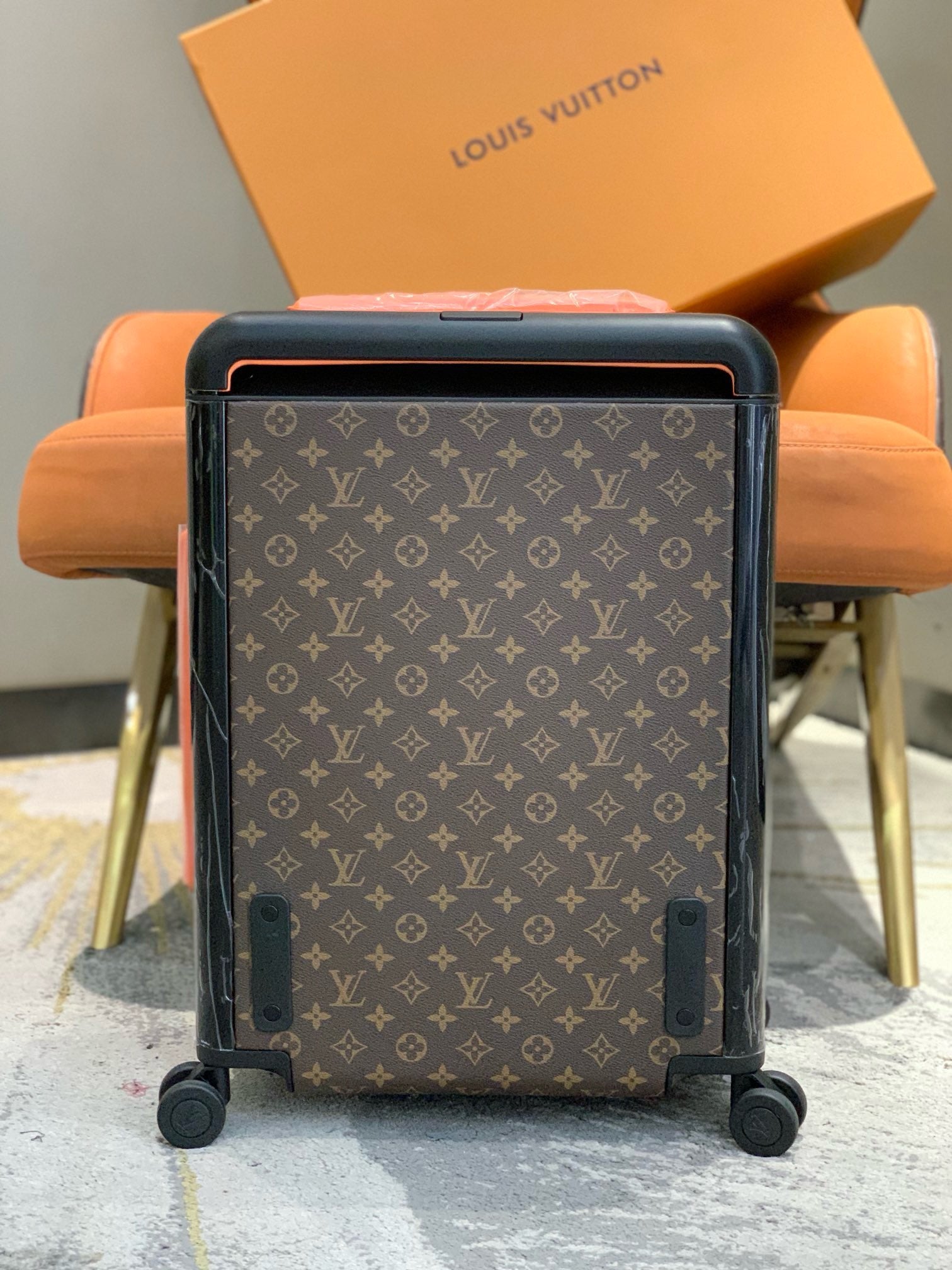 L*ouis V*uitton Luggage (LuxluxHouse)