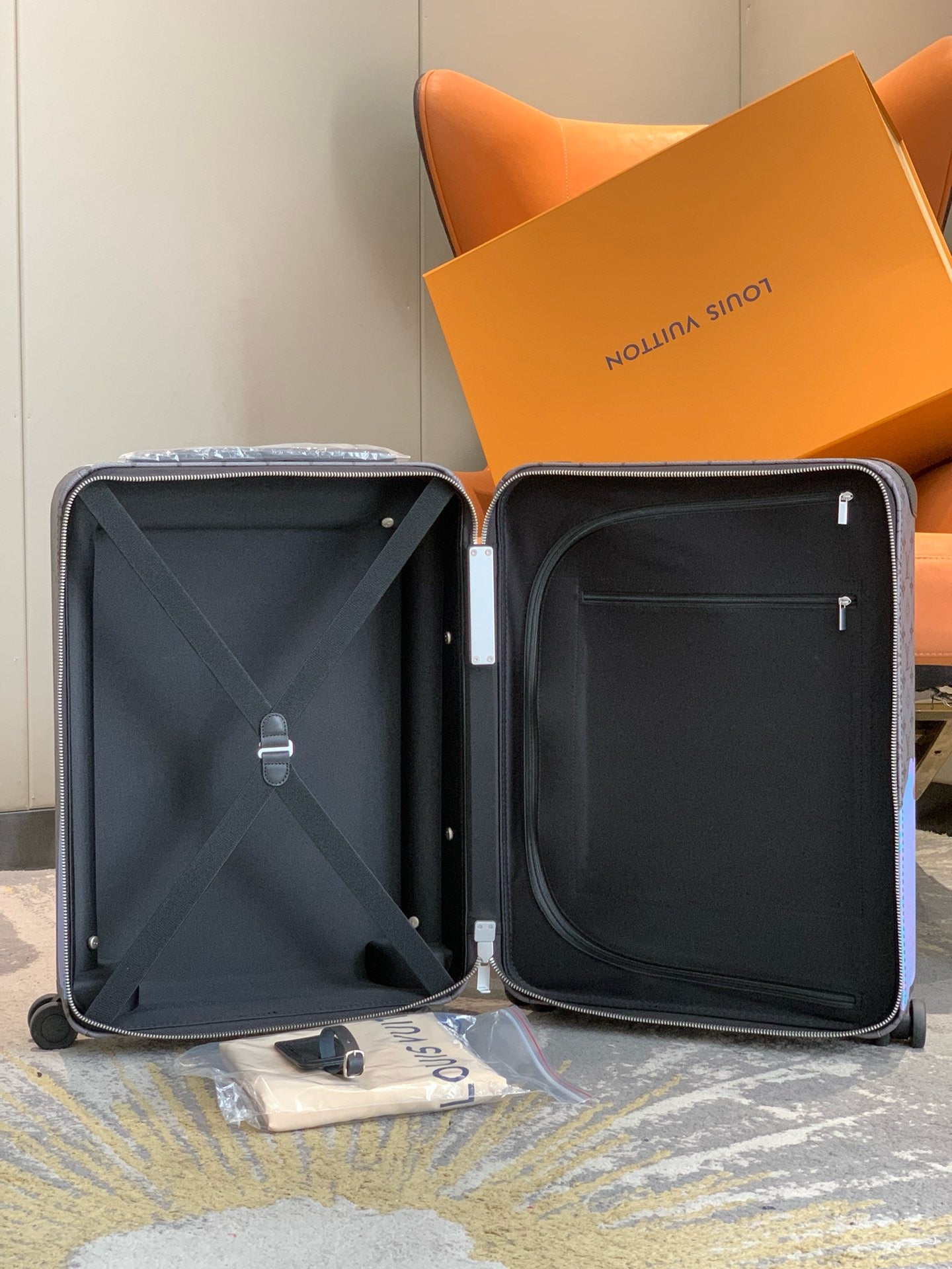 L*ouis V*uitton Luggage (LuxluxHouse)