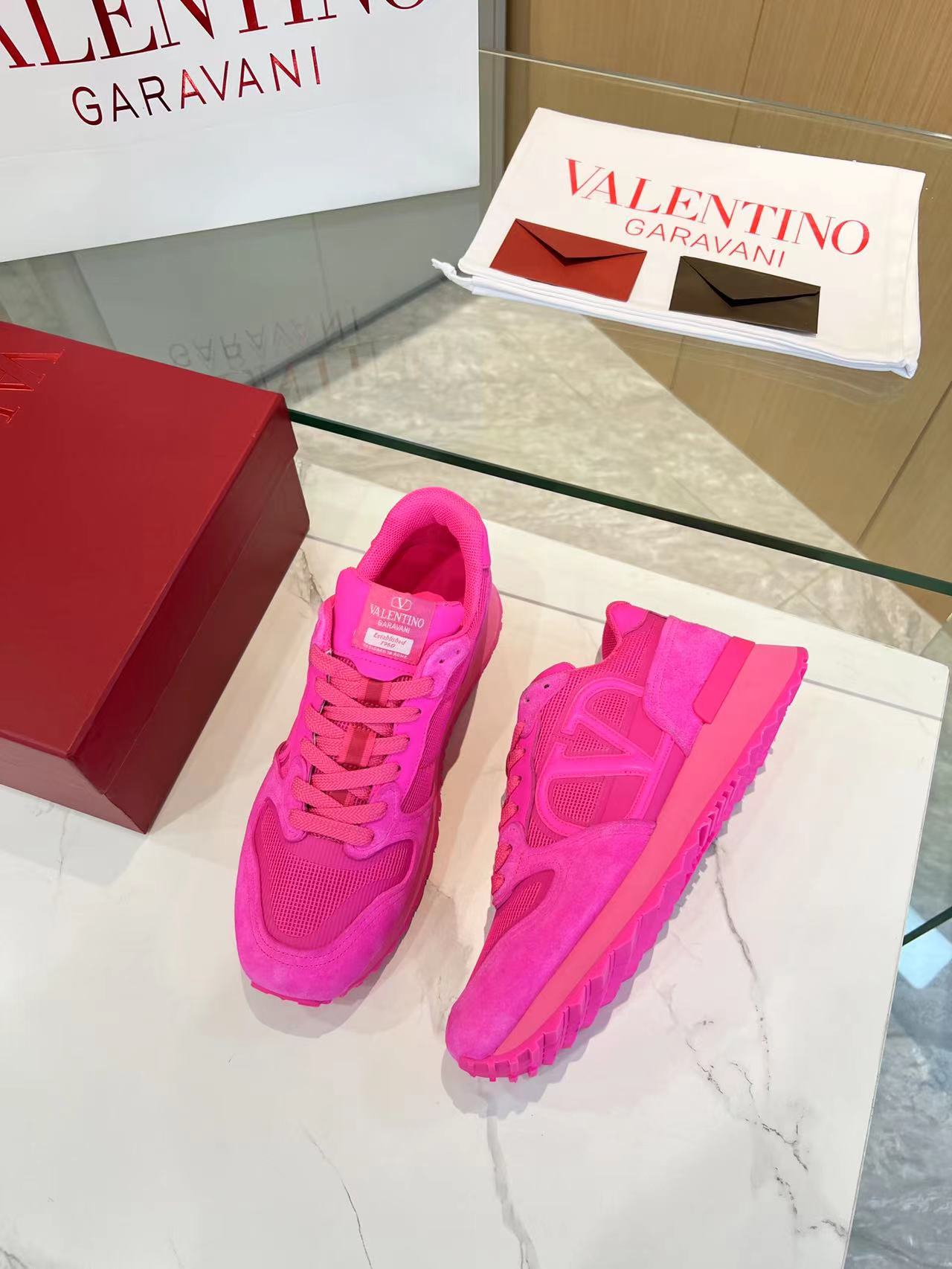 LuxluxHouse Best Quality Shoes Valentino
